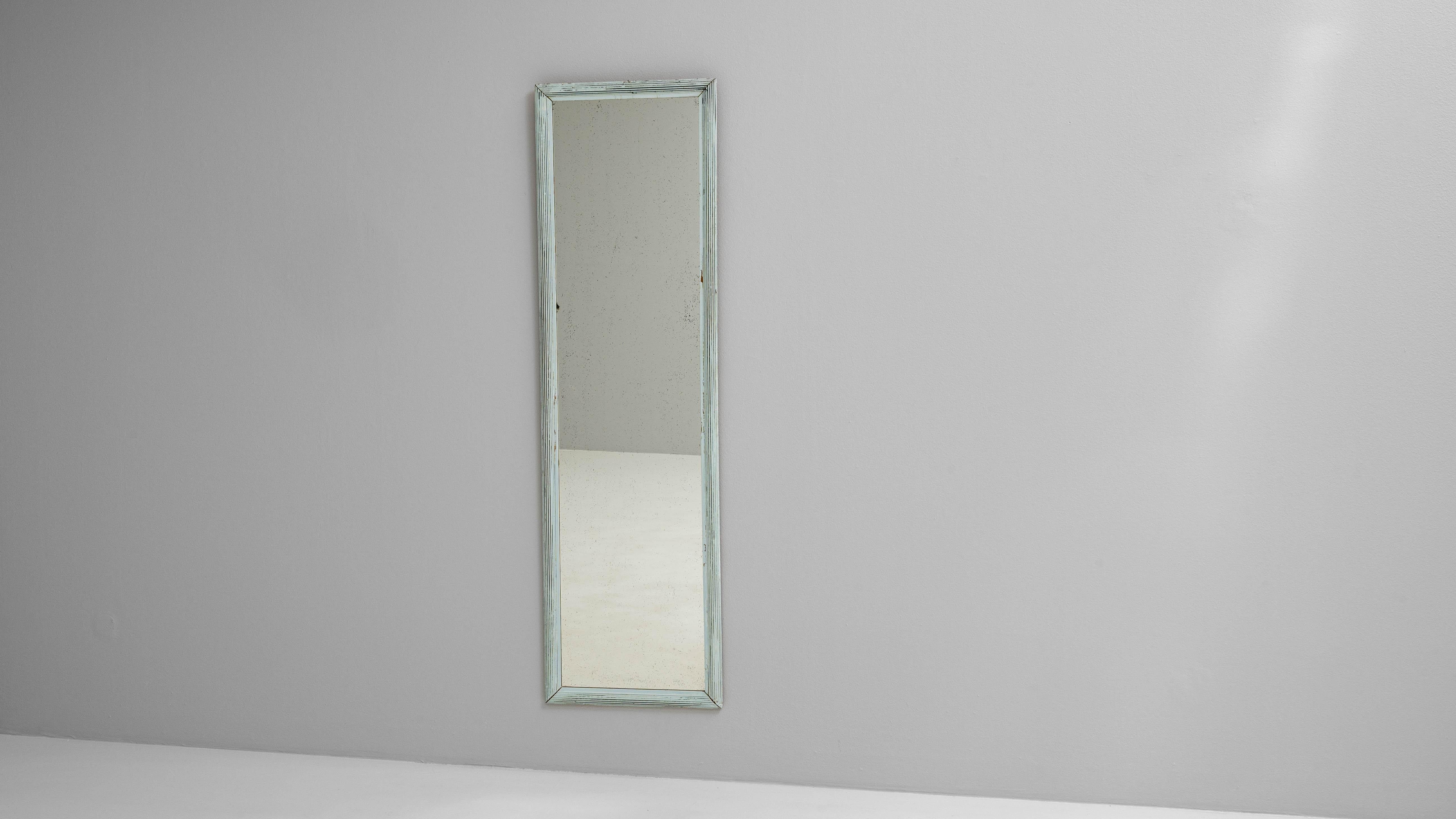 1900s French Patinated Wooden Floor Mirror For Sale 3