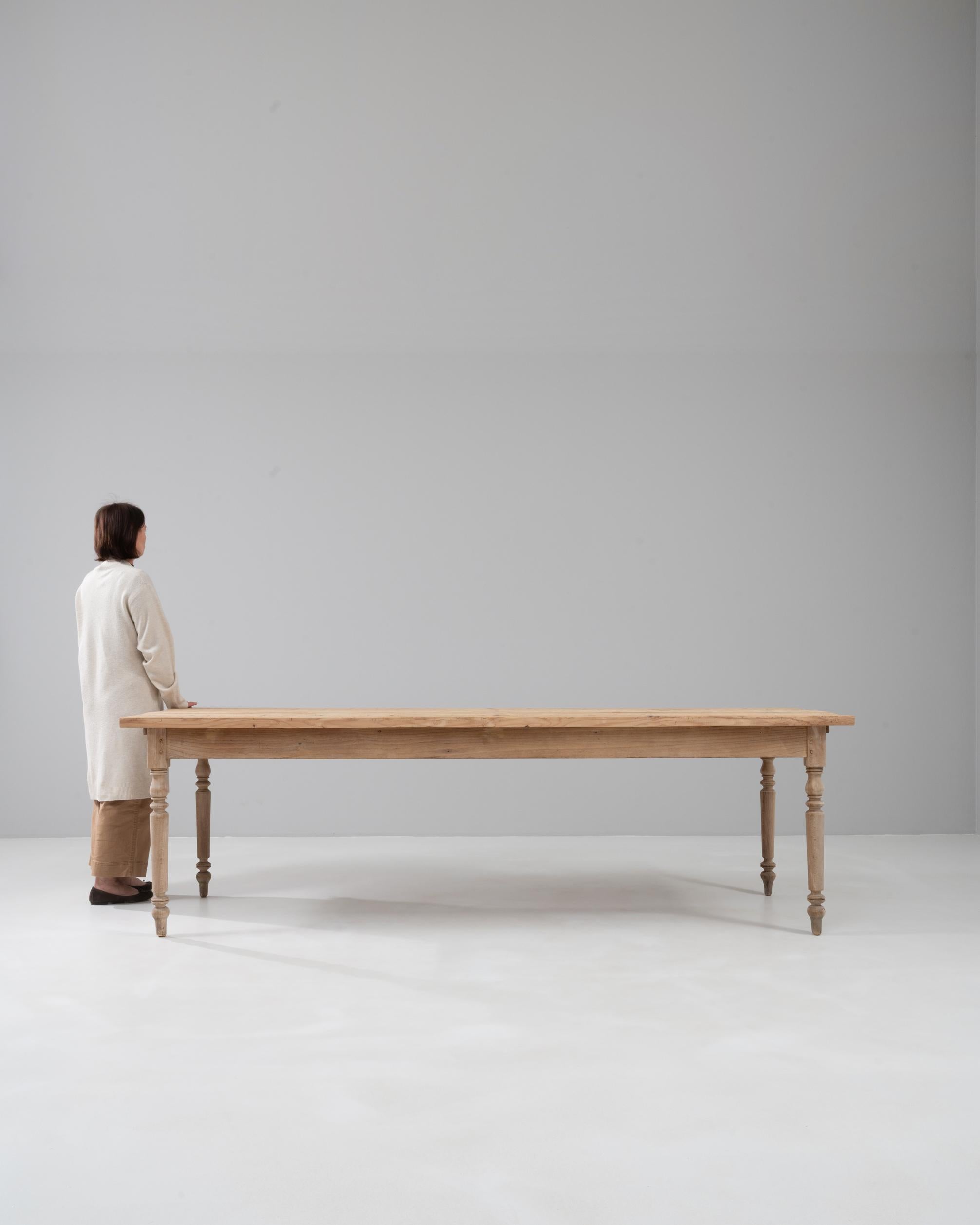 Français Table de salle à manger en pin français 1900 en vente