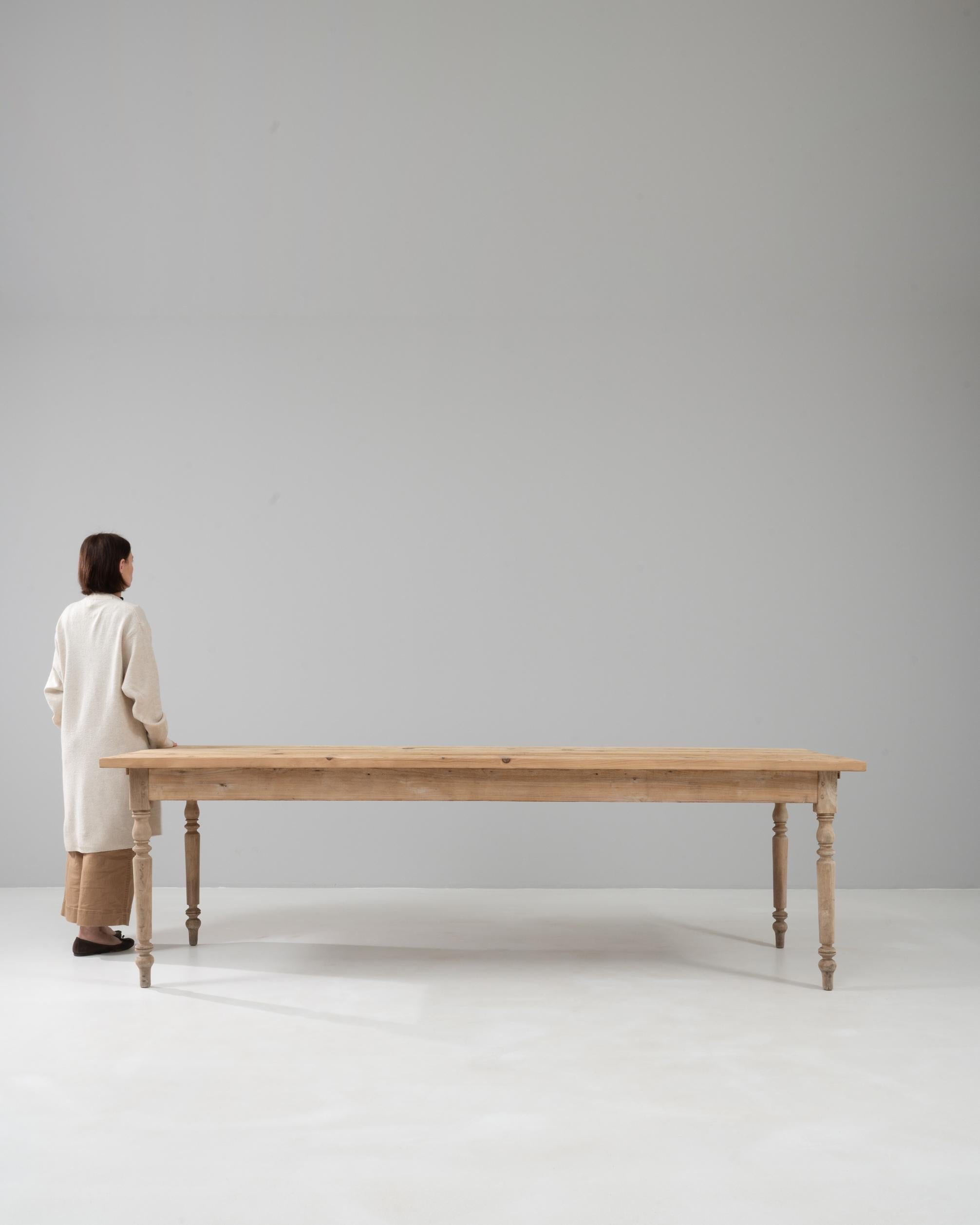 Français Table de salle à manger en pin français 1900 en vente