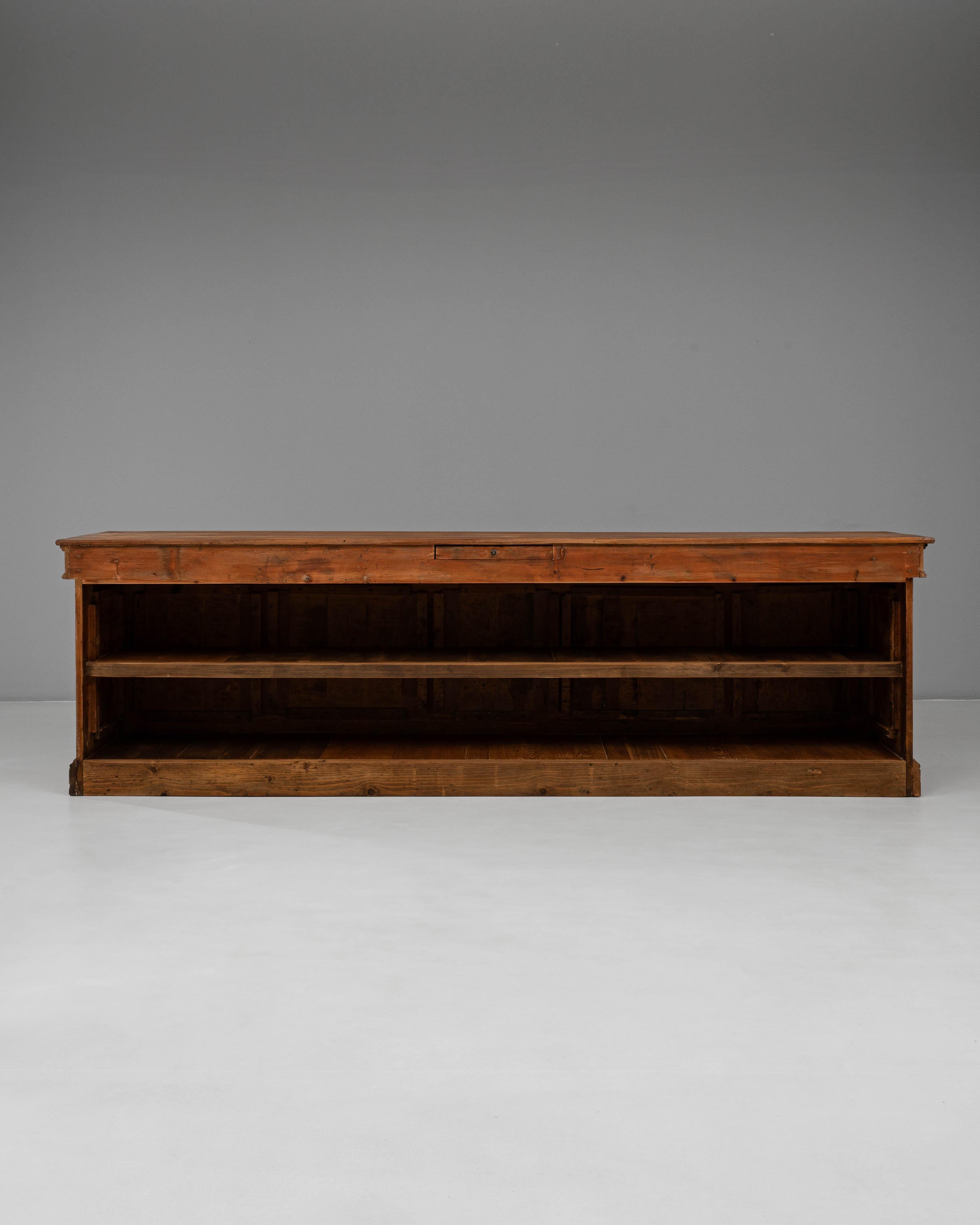 1900s Französisch Provincial geschnitzt hölzerne Ladentheke im Angebot 5