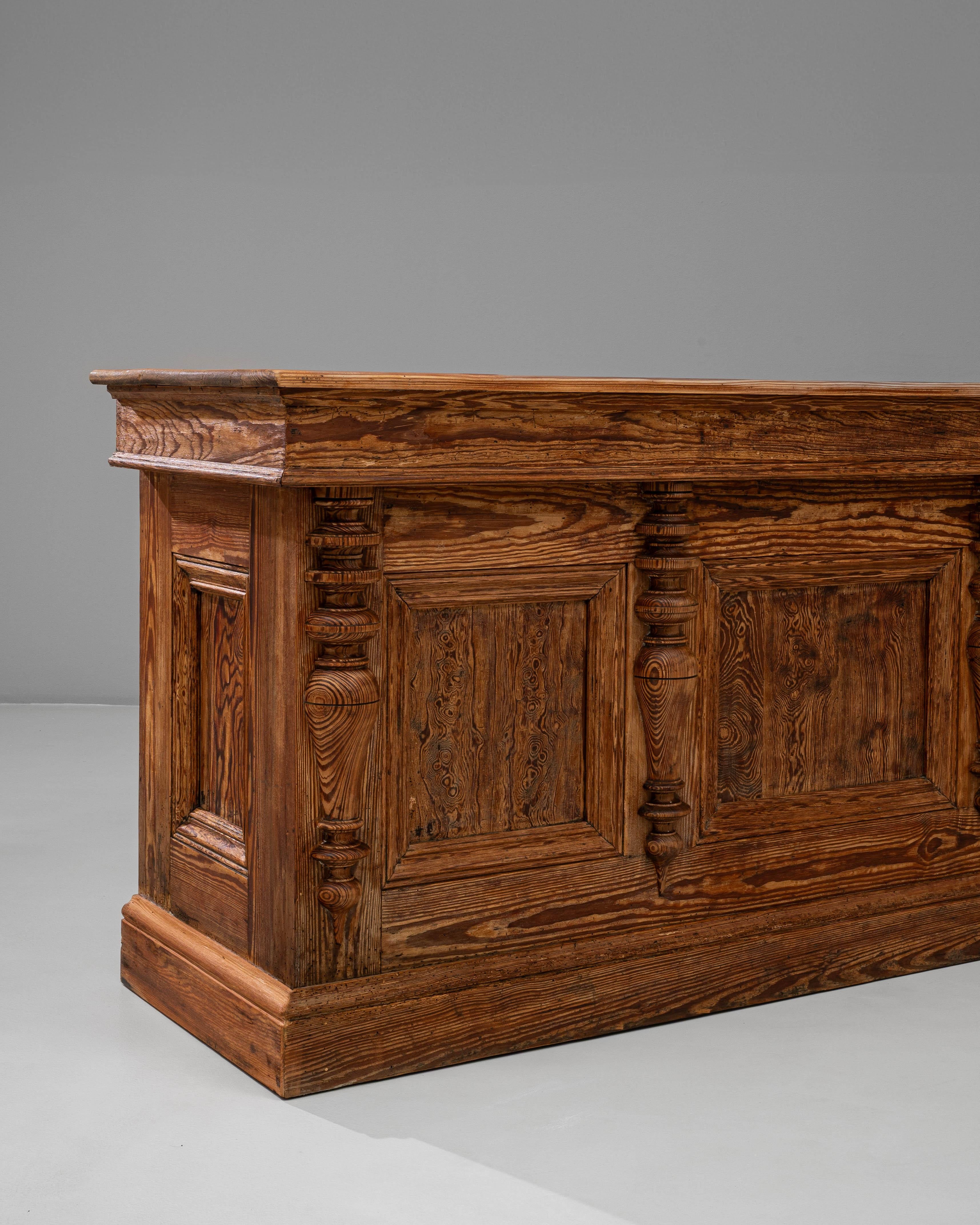 1900s Französisch Provincial geschnitzt hölzerne Ladentheke (Holz) im Angebot