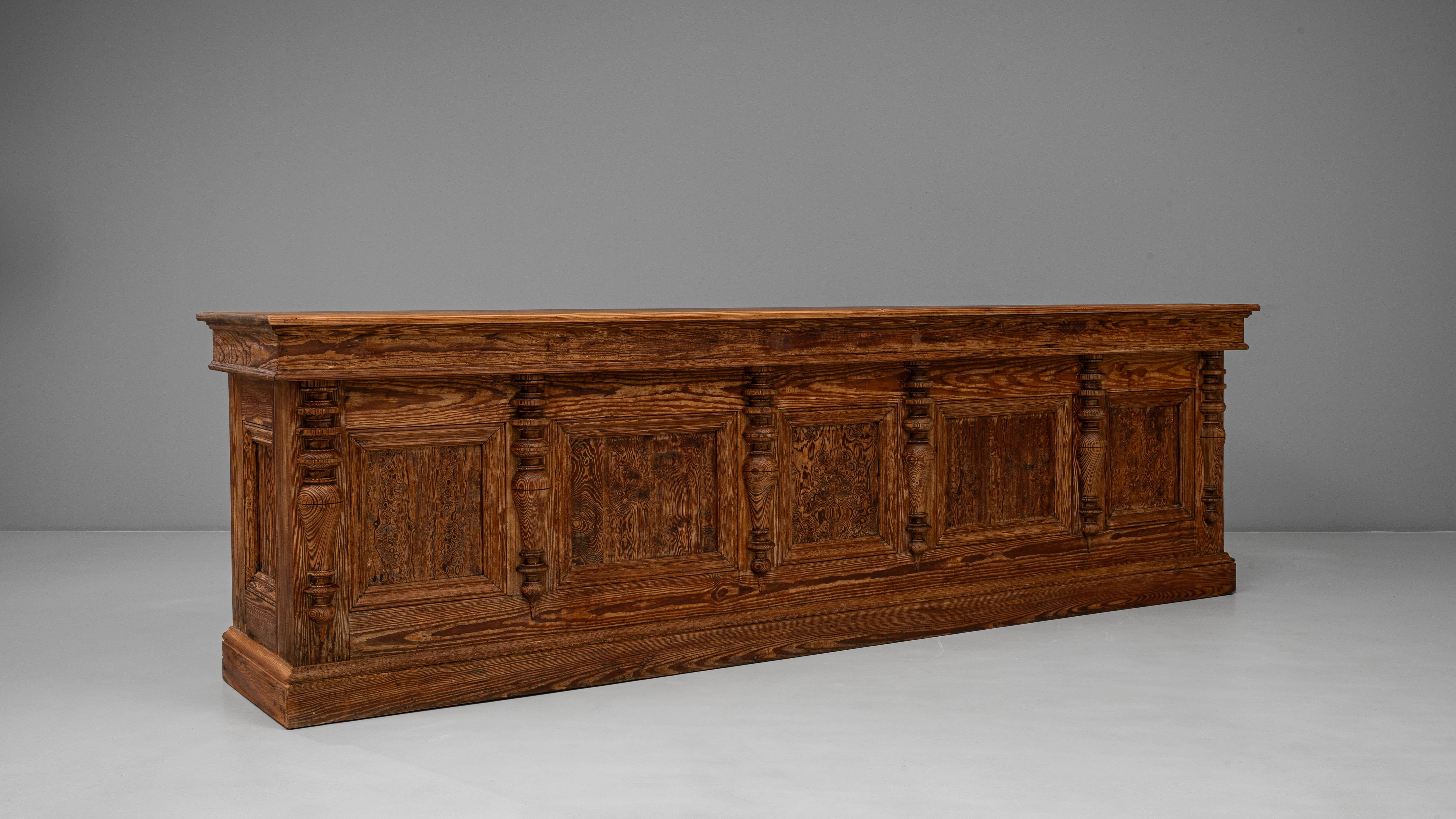 1900s Französisch Provincial geschnitzt hölzerne Ladentheke im Angebot 2