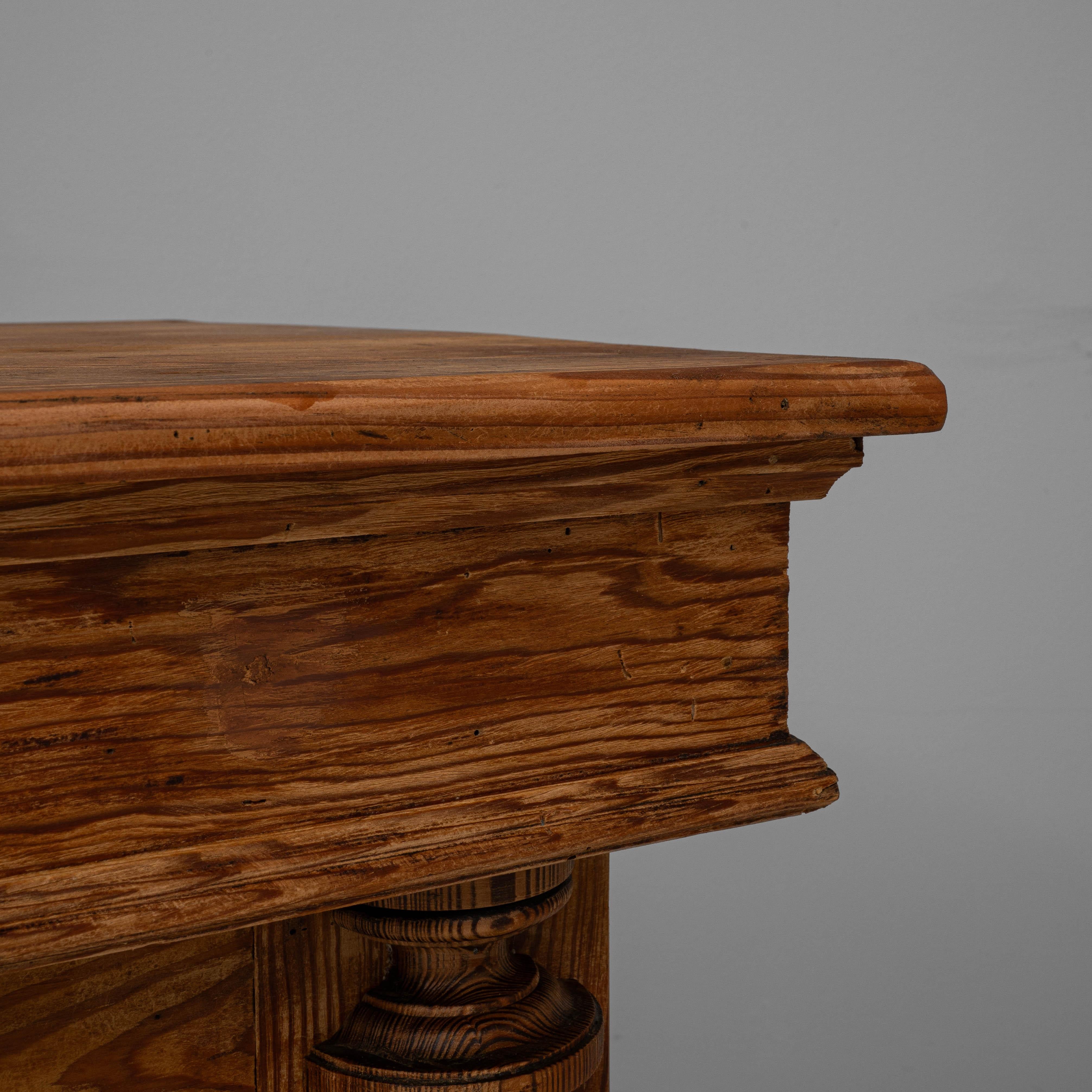 1900s Französisch Provincial geschnitzt hölzerne Ladentheke im Angebot 3