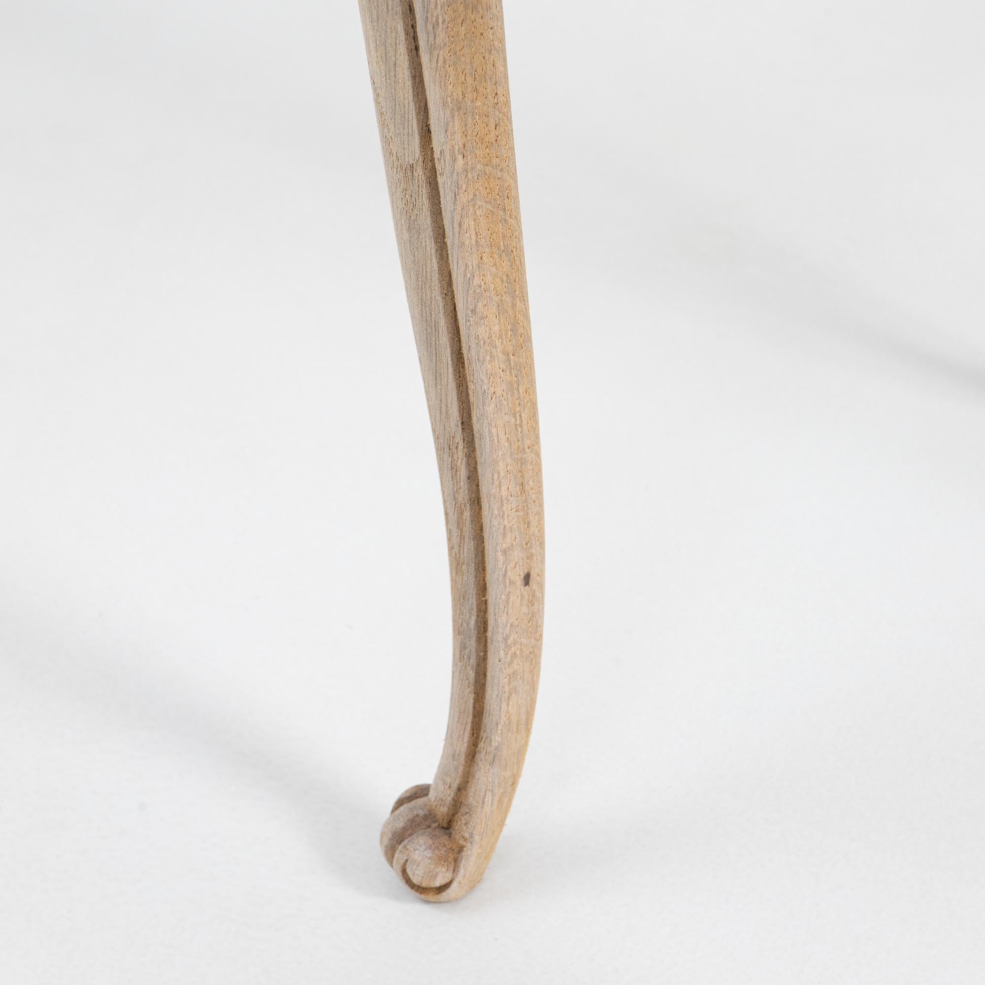 Table d'appoint en chêne de style provincial français des années 1900 en vente 3