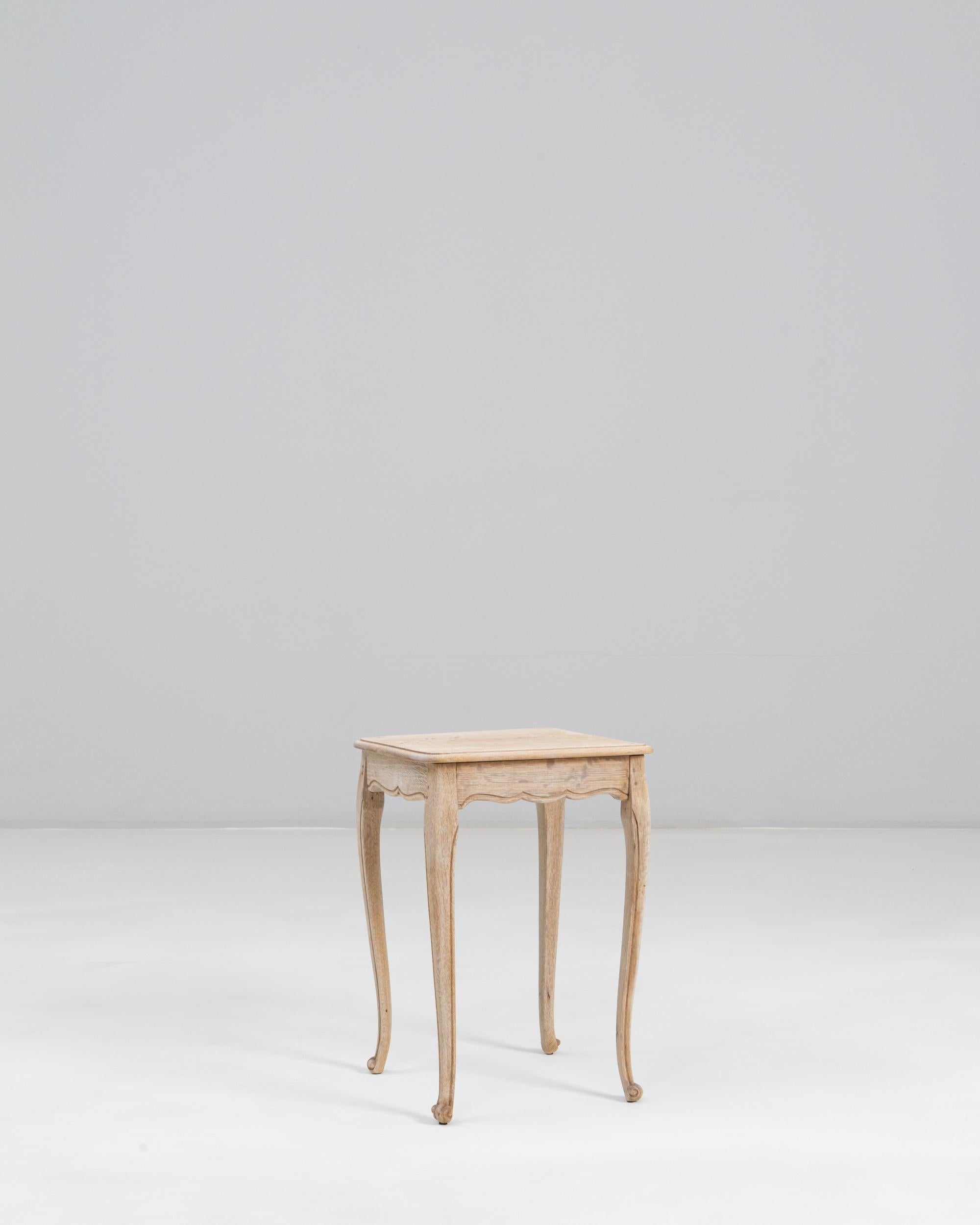 Chêne Table d'appoint en chêne de style provincial français des années 1900 en vente