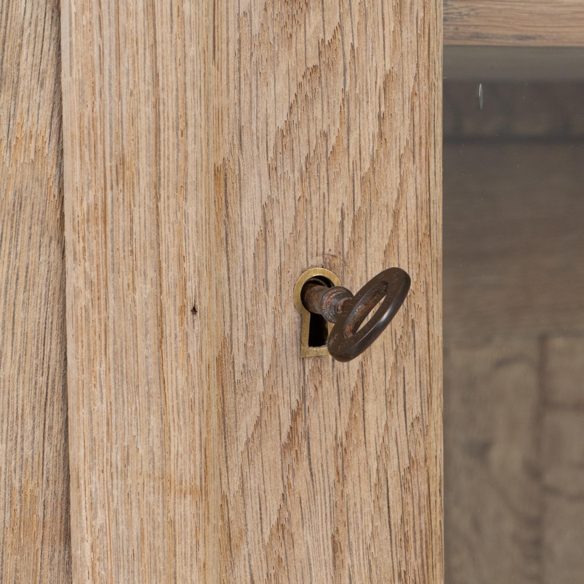 1900s French Provincial Oak Vitrine in vendita 5