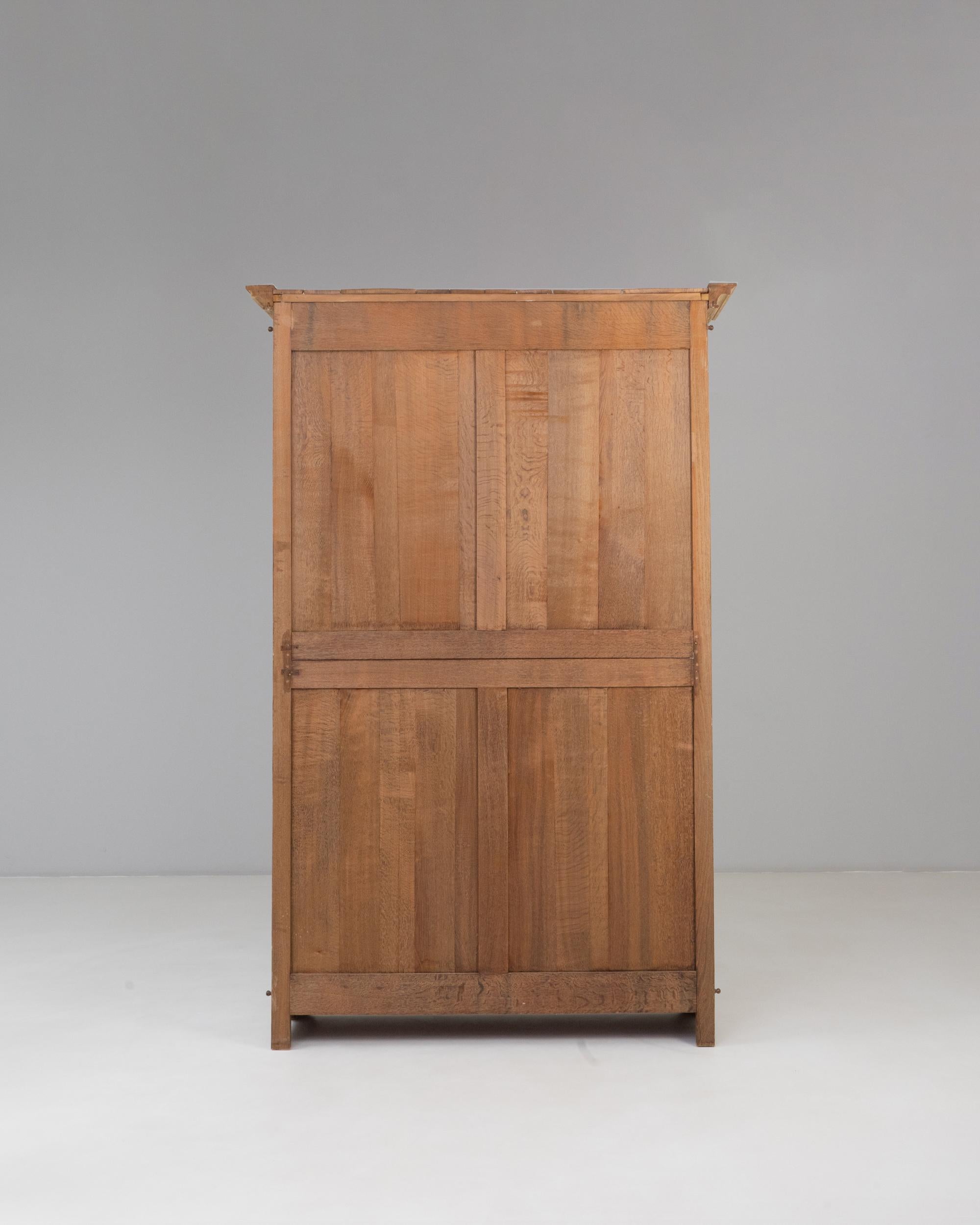 1900s French Provincial Oak Vitrine in vendita 7