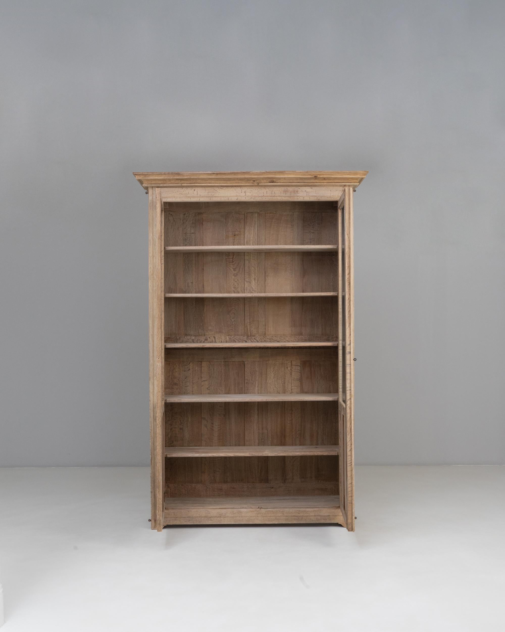 Stile provenzale 1900s French Provincial Oak Vitrine in vendita