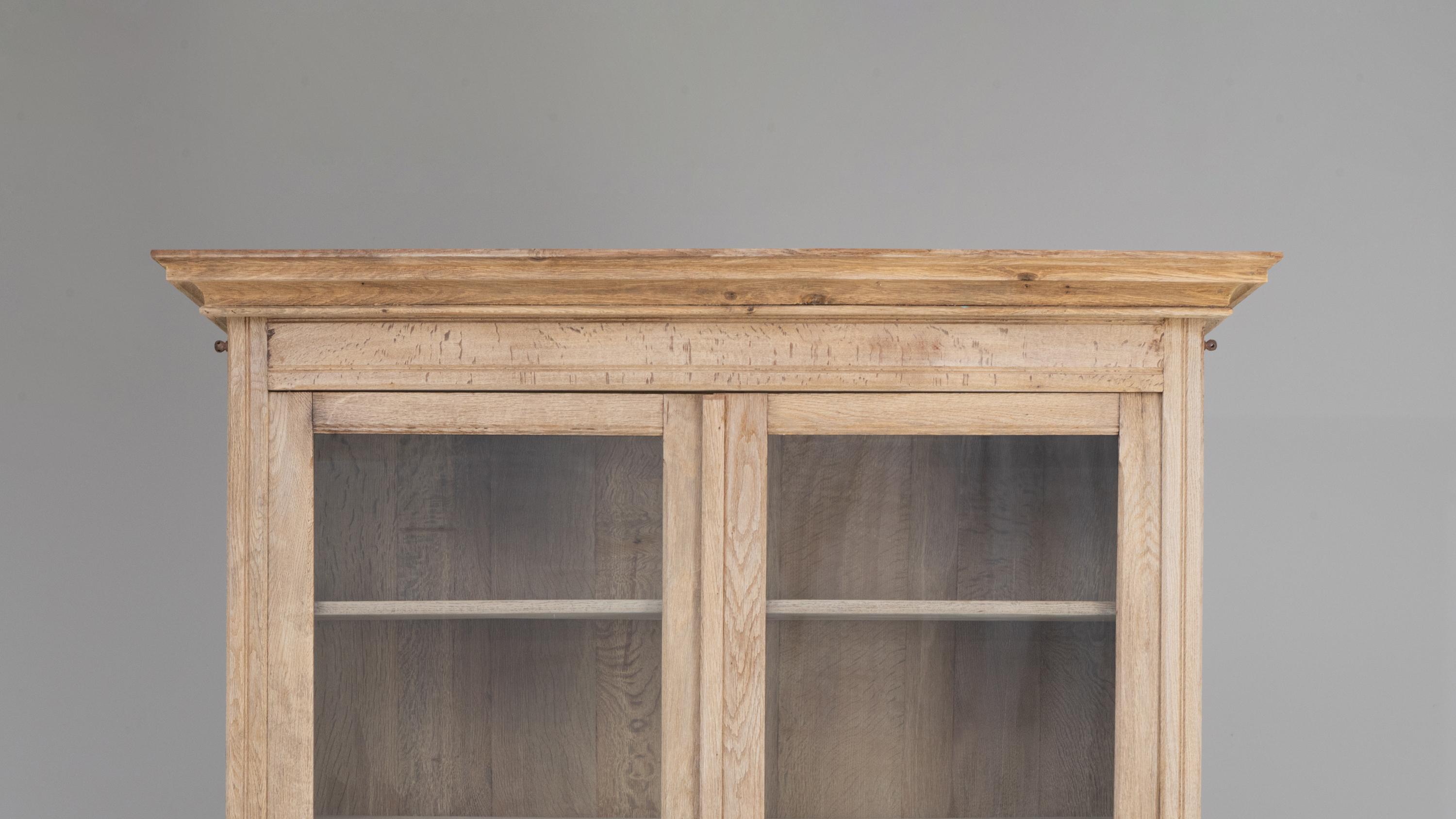 XX secolo 1900s French Provincial Oak Vitrine in vendita