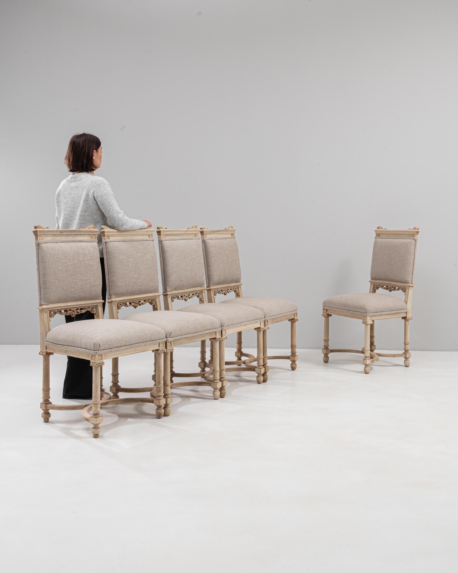 Francese Set di cinque sedie da pranzo imbottite Luigi XVI del 1900 in Francia in vendita