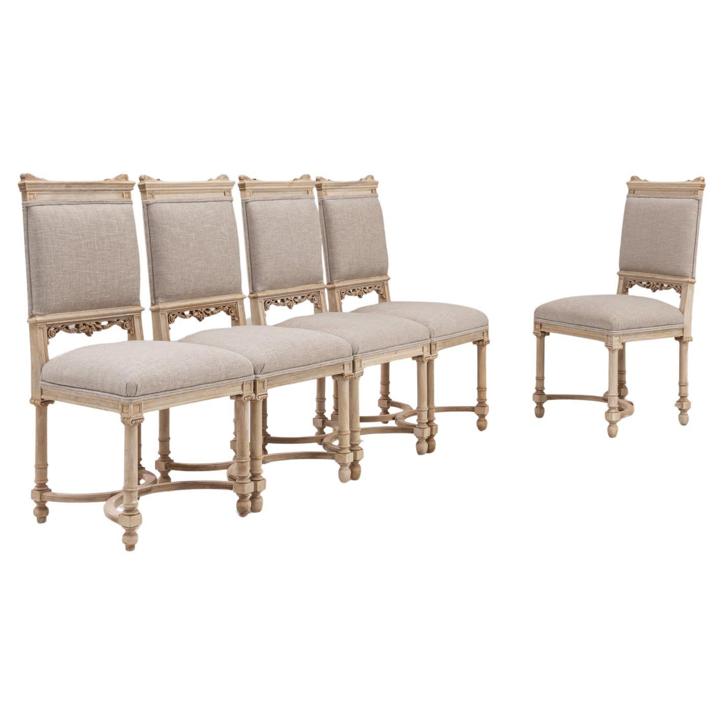 Ensemble de cinq chaises de salle à manger rembourrées Louis XVI des années 1900