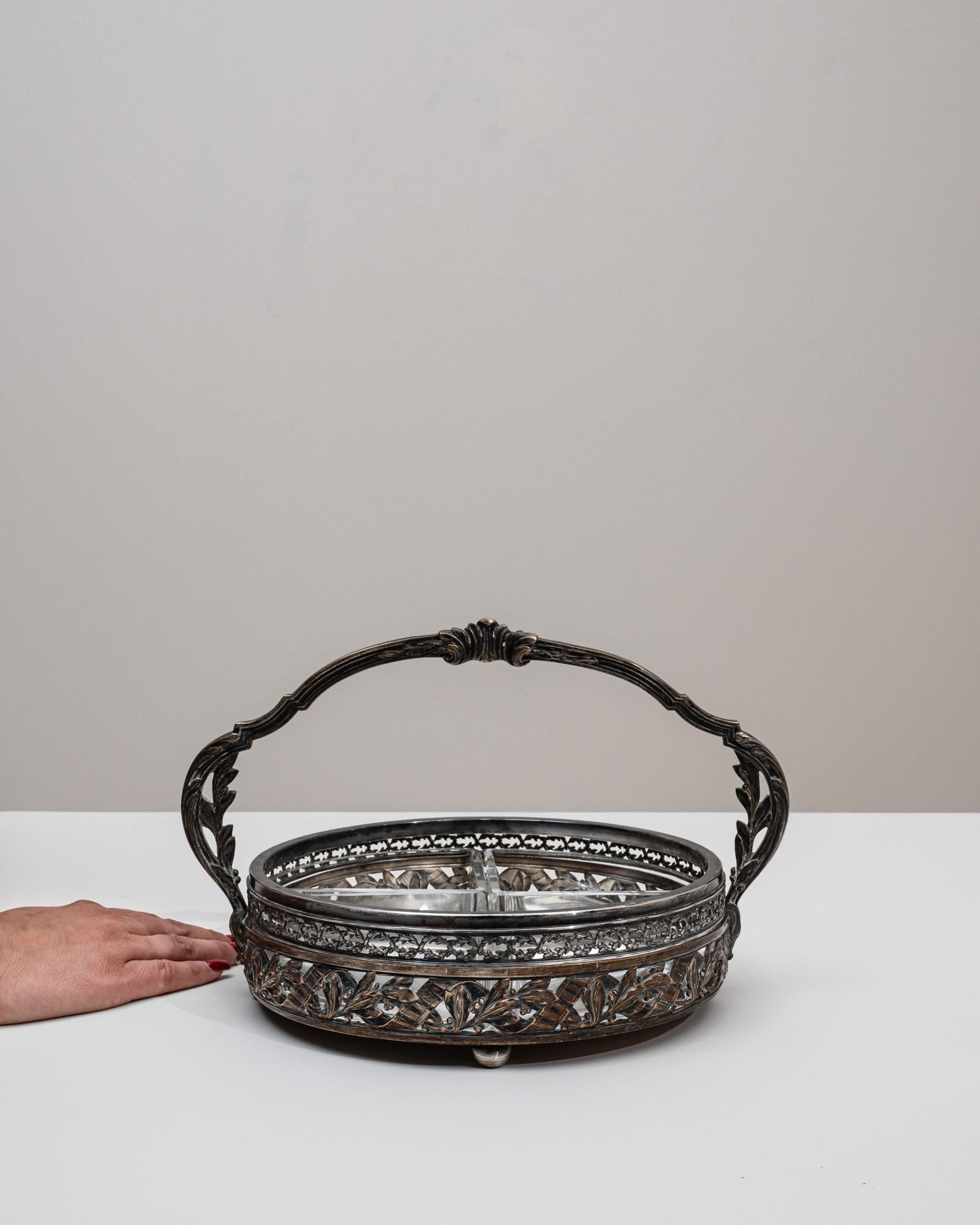 Français Plat de service en verre et en métal argenté français des années 1900 en vente