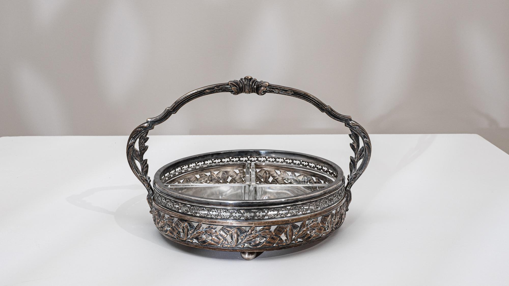 20ième siècle Plat de service en verre et en métal argenté français des années 1900 en vente