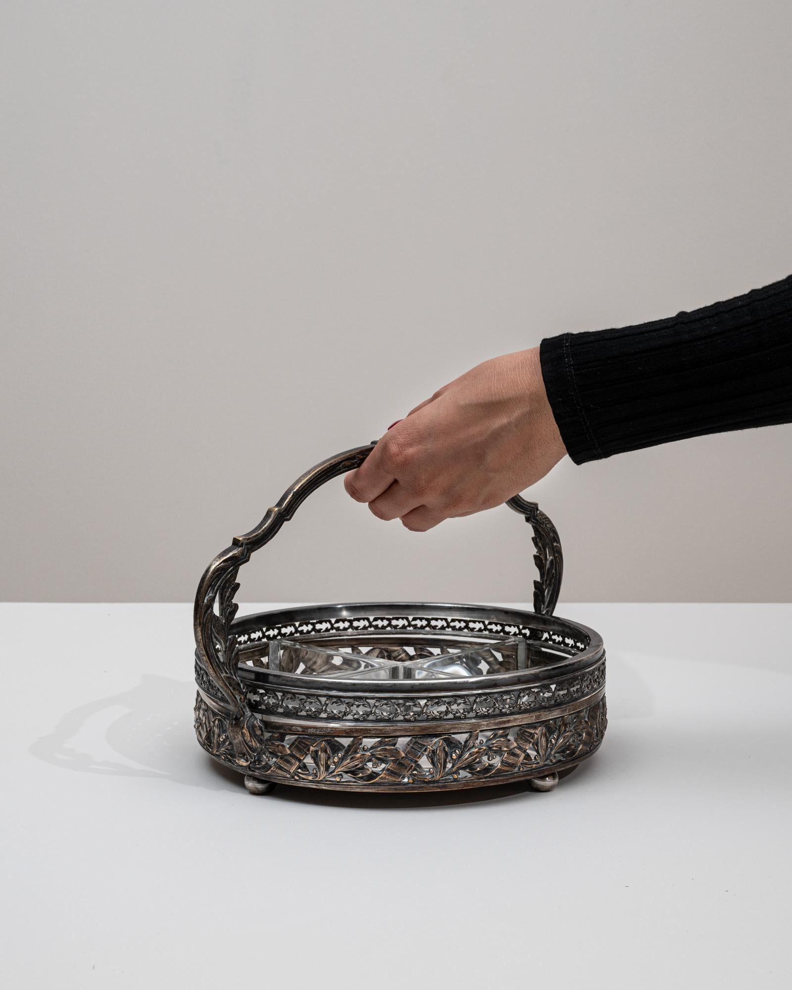 Plat de service en verre et en métal argenté français des années 1900 en vente 1