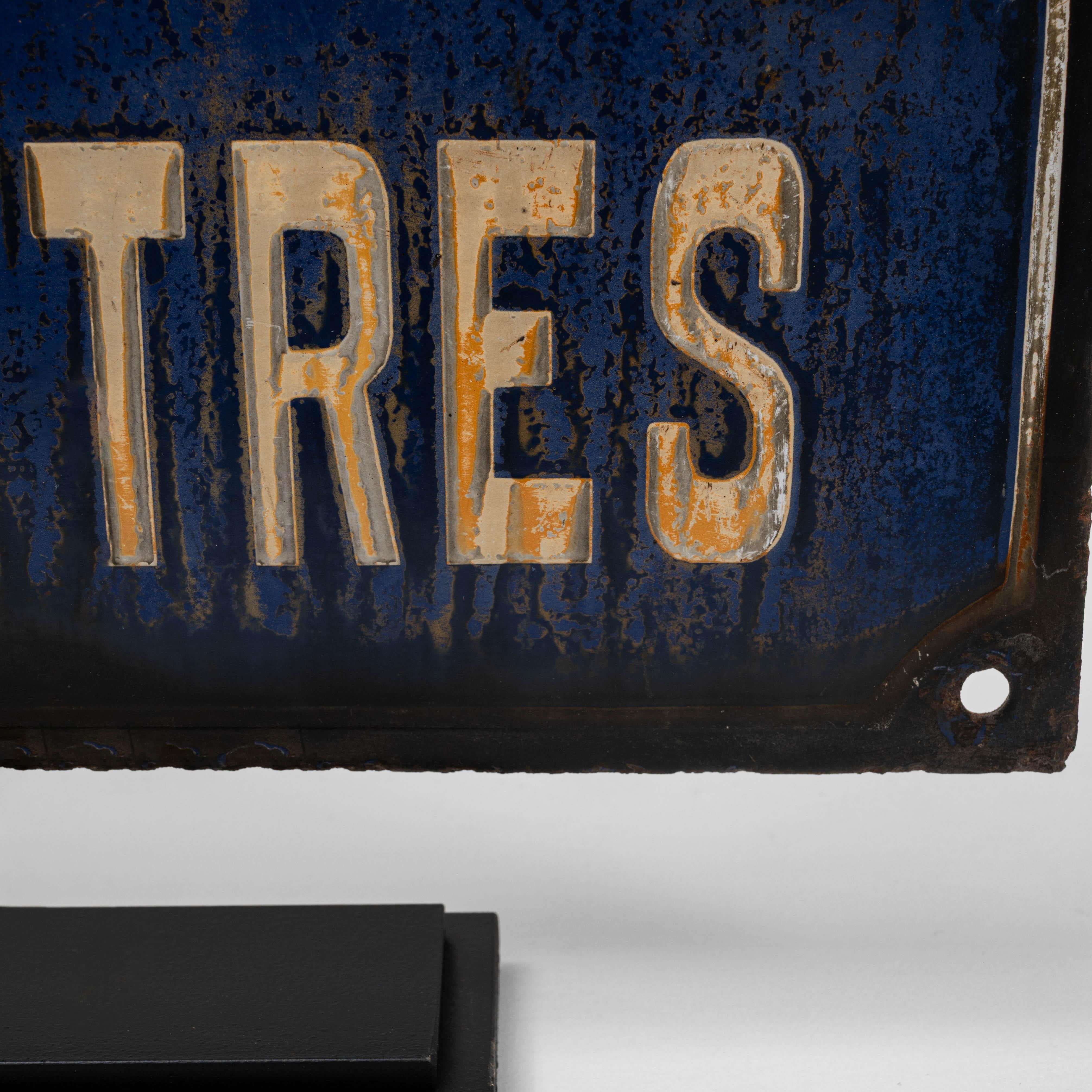 Rue des Prêtres 1900, panneau en métal sur pied en vente 4