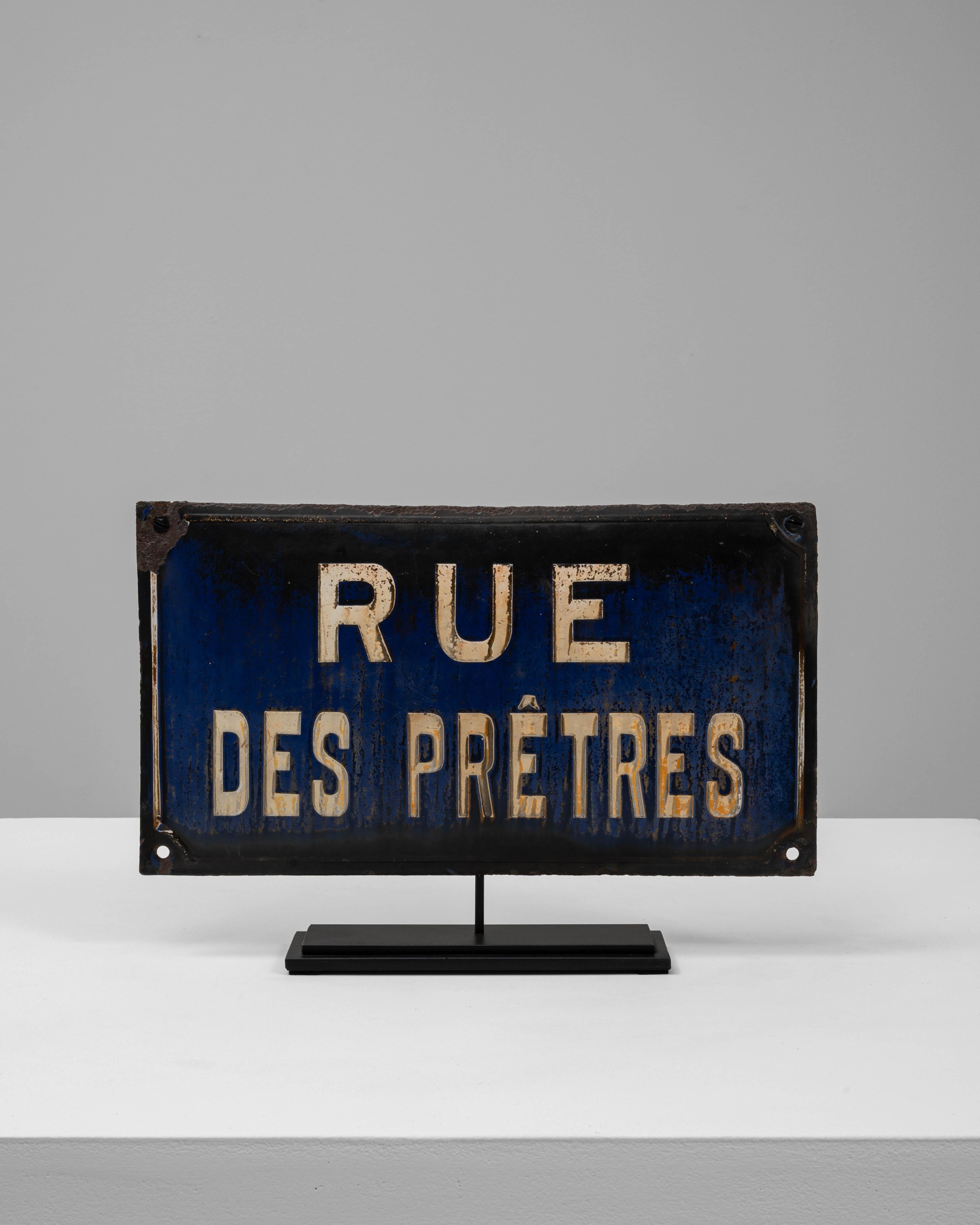 Rue des Prêtres 1900, panneau en métal sur pied Bon état - En vente à High Point, NC