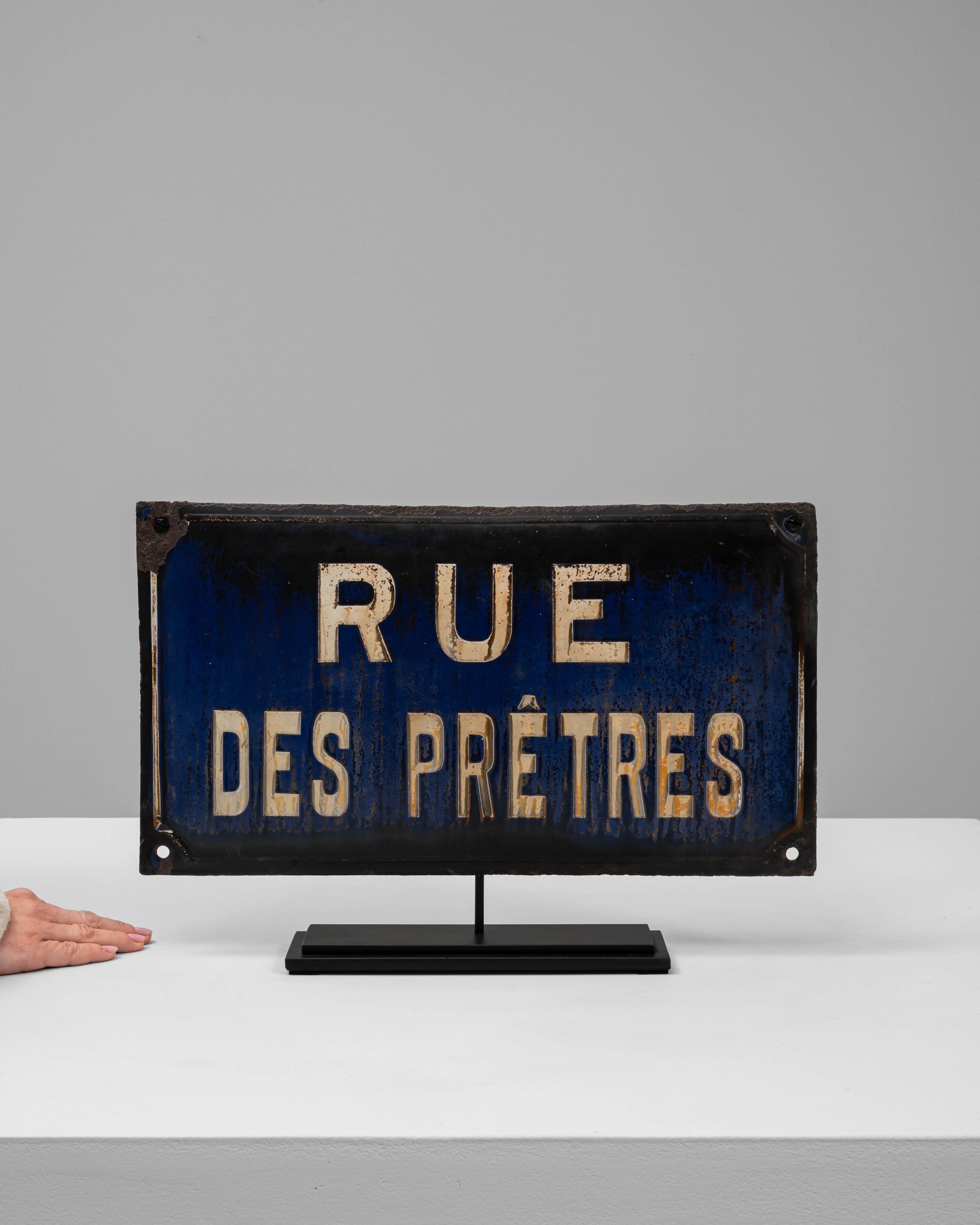 20ième siècle Rue des Prêtres 1900, panneau en métal sur pied en vente