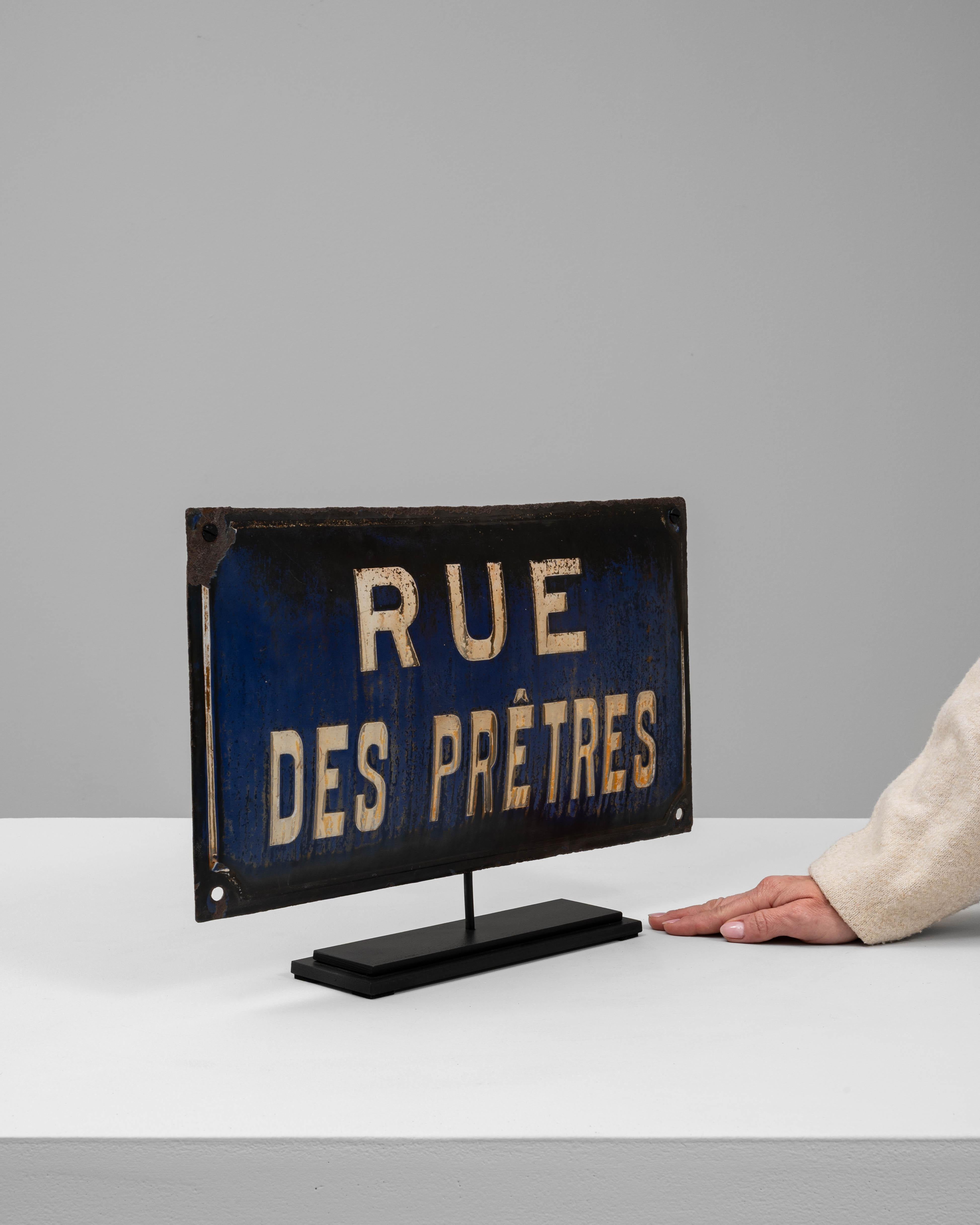 Rue des Prêtres 1900, panneau en métal sur pied en vente 1
