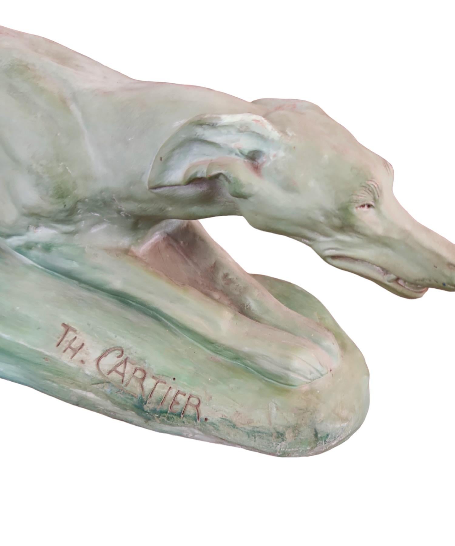 Escultura de sabueso de terracota francesa de 1900 Art Decó en venta