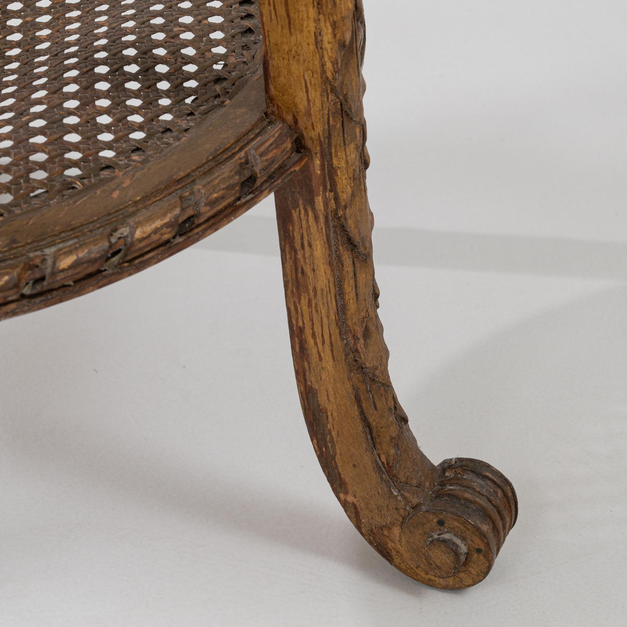 Porte-gâteau français à trois étages des années 1900 avec détails tressés en vente 4