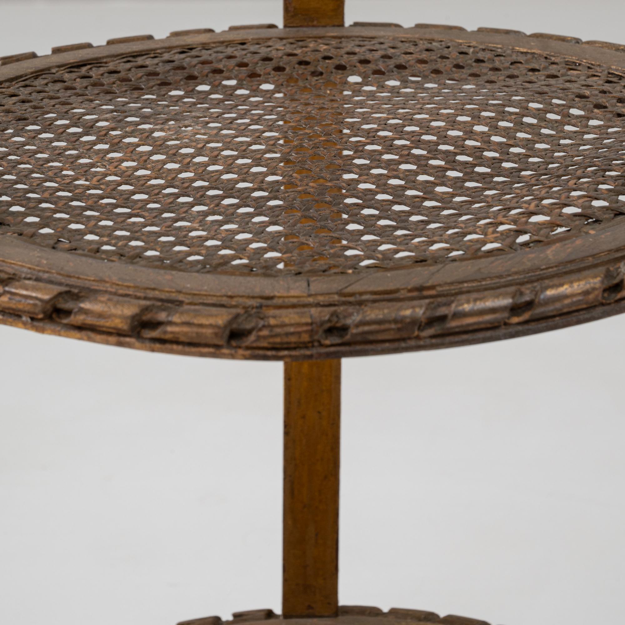Porte-gâteau français à trois étages des années 1900 avec détails tressés en vente 3