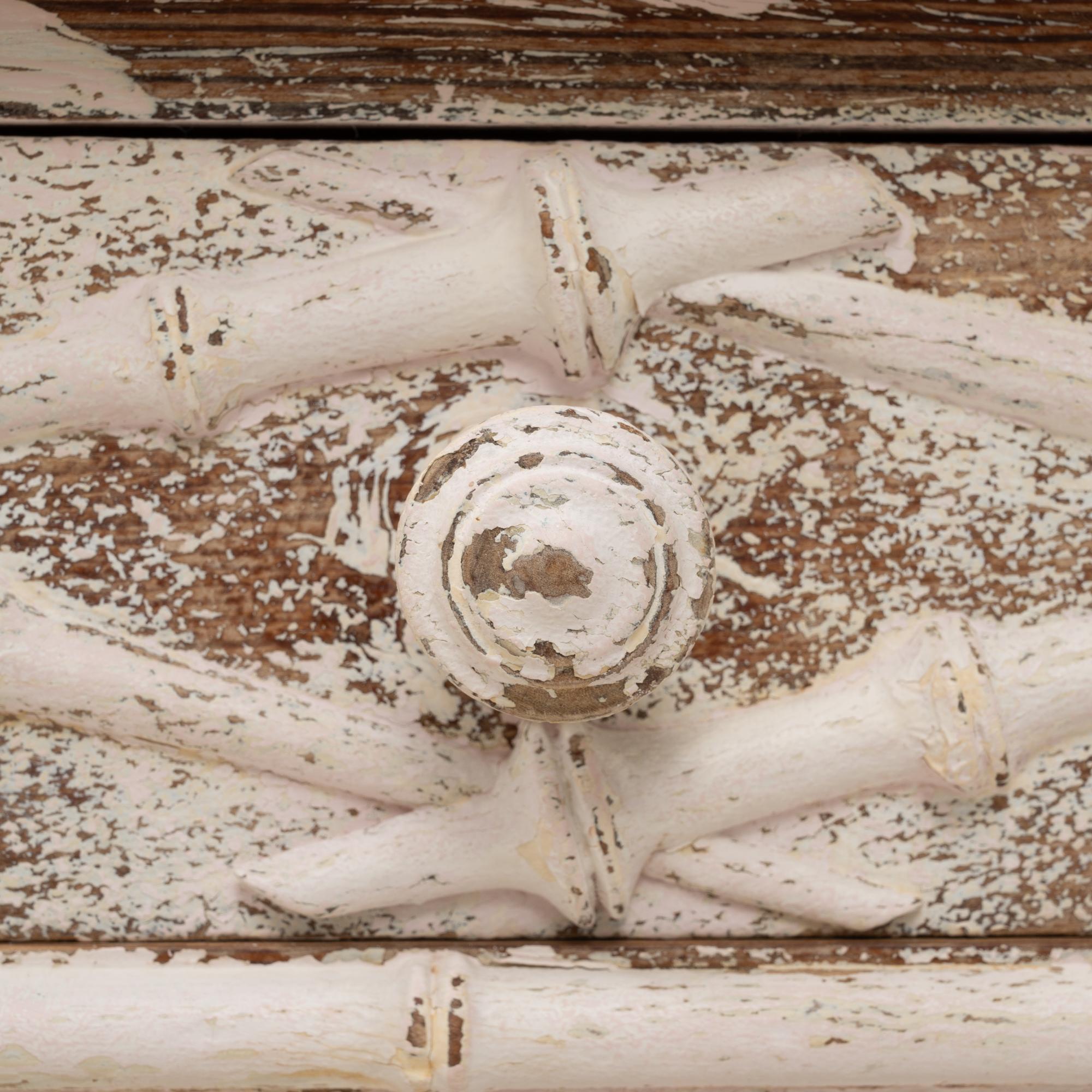 Tavolino francese del 1900 in finto bambù patinato bianco con piano in marmo in vendita 5