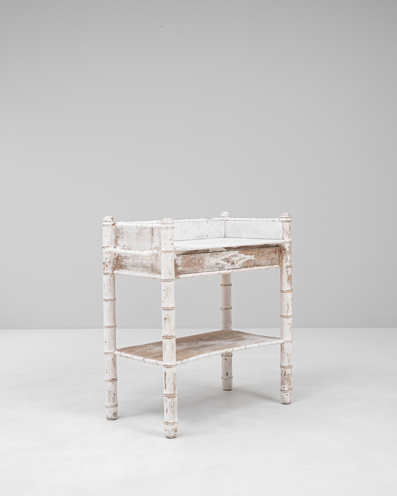 XX secolo Tavolino francese del 1900 in finto bambù patinato bianco con piano in marmo in vendita