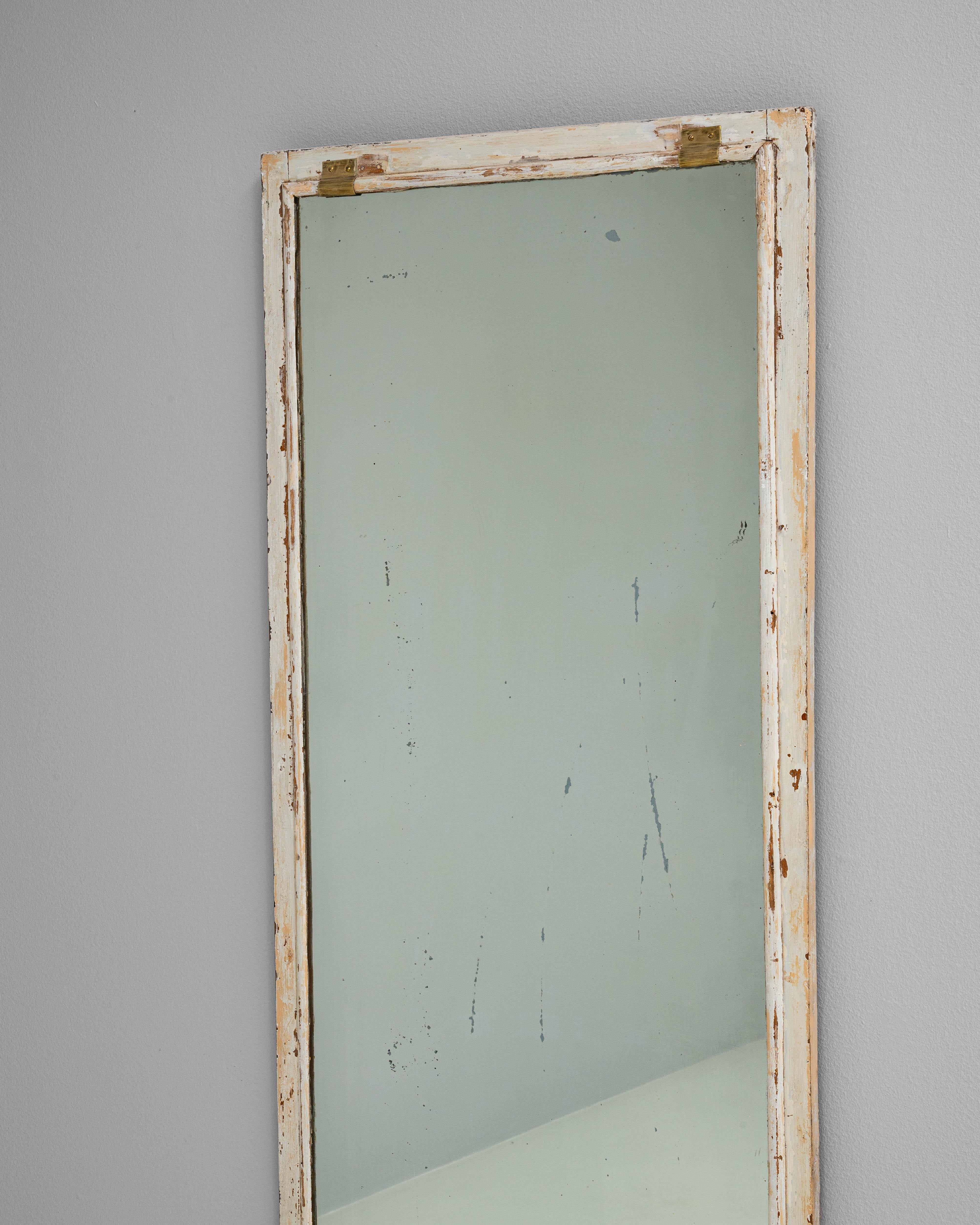1900s French White Patinated Wooden Floor Mirror For Sale 2