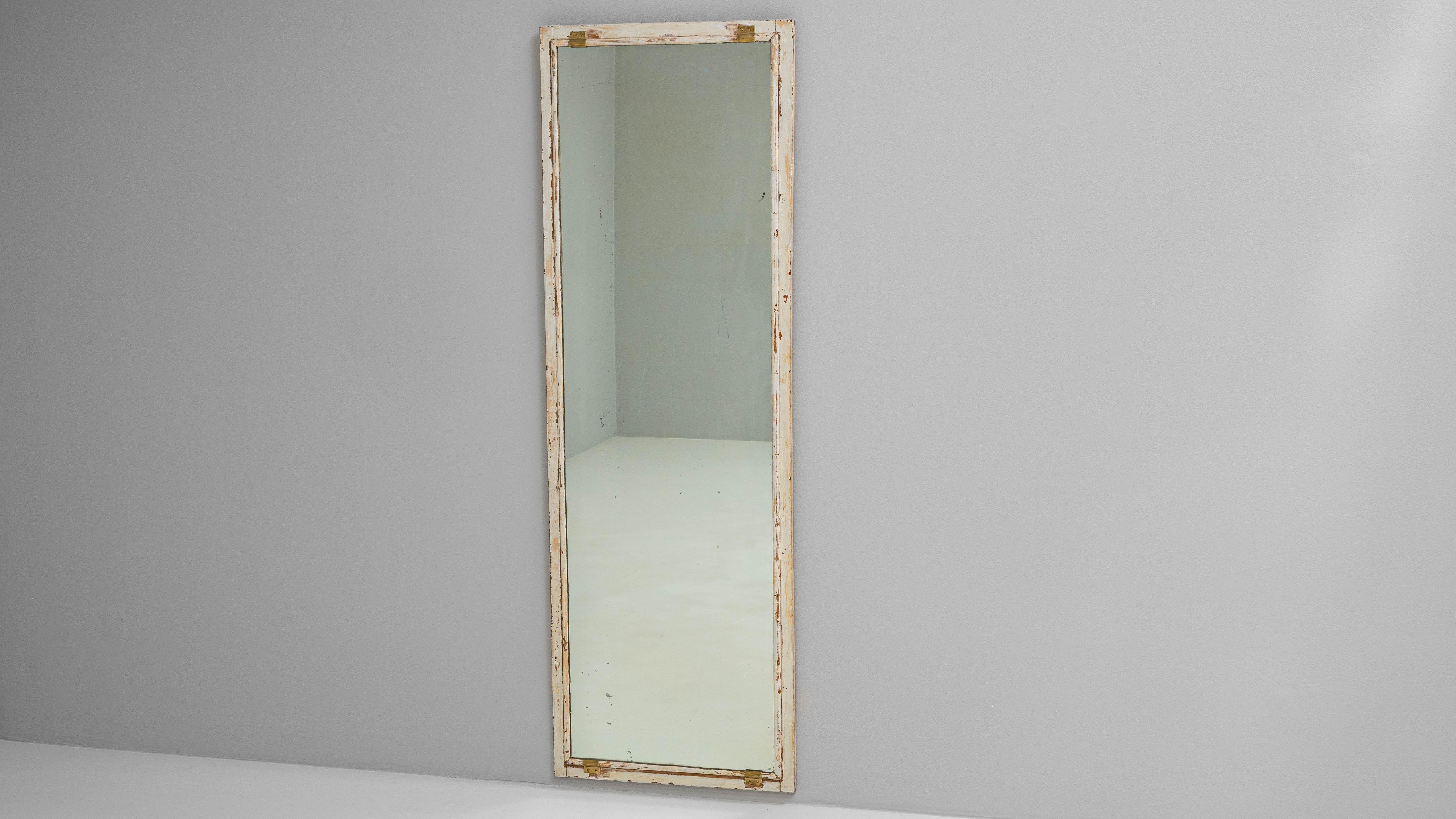 1900s French White Patinated Wooden Floor Mirror For Sale 3