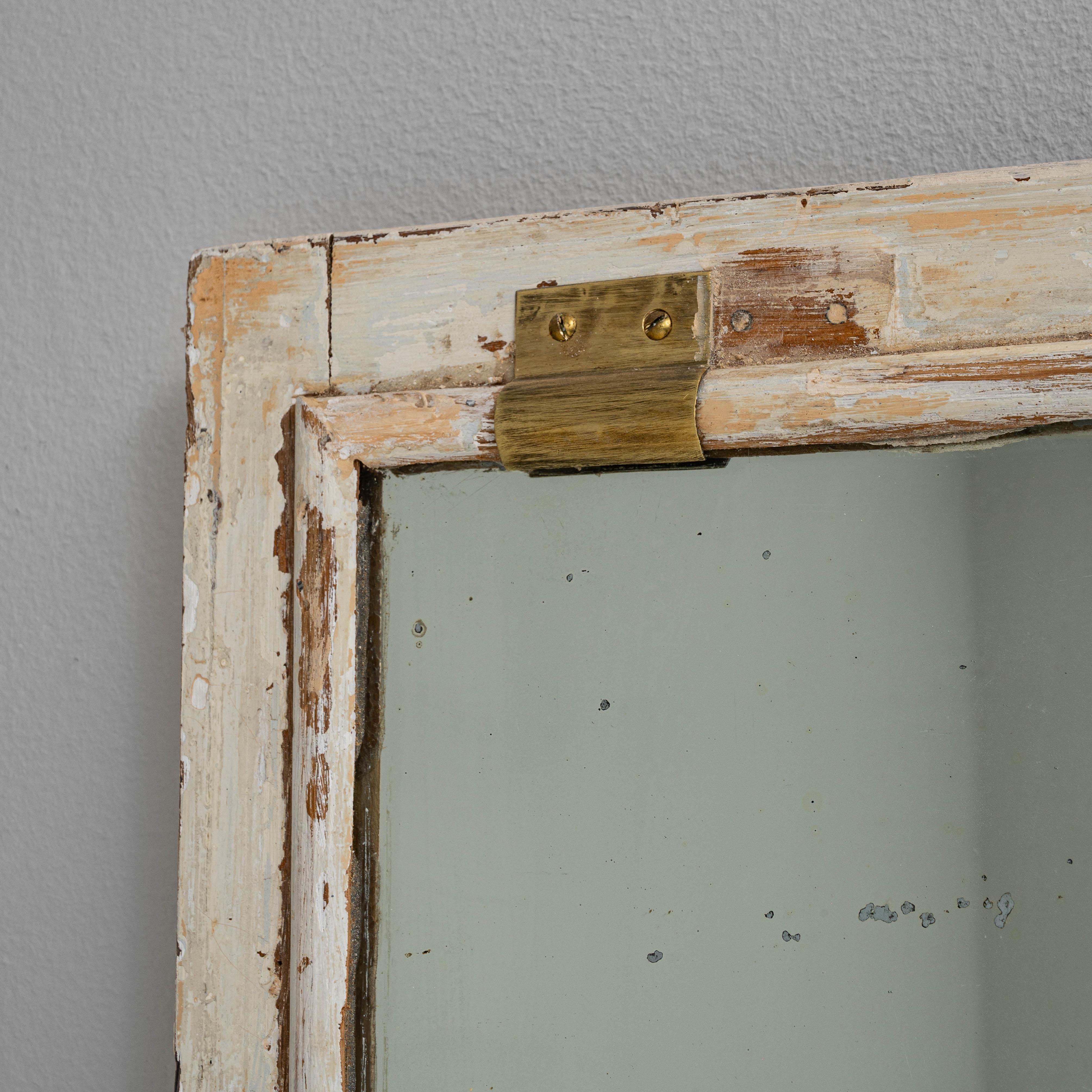 1900s French White Patinated Wooden Floor Mirror For Sale 4