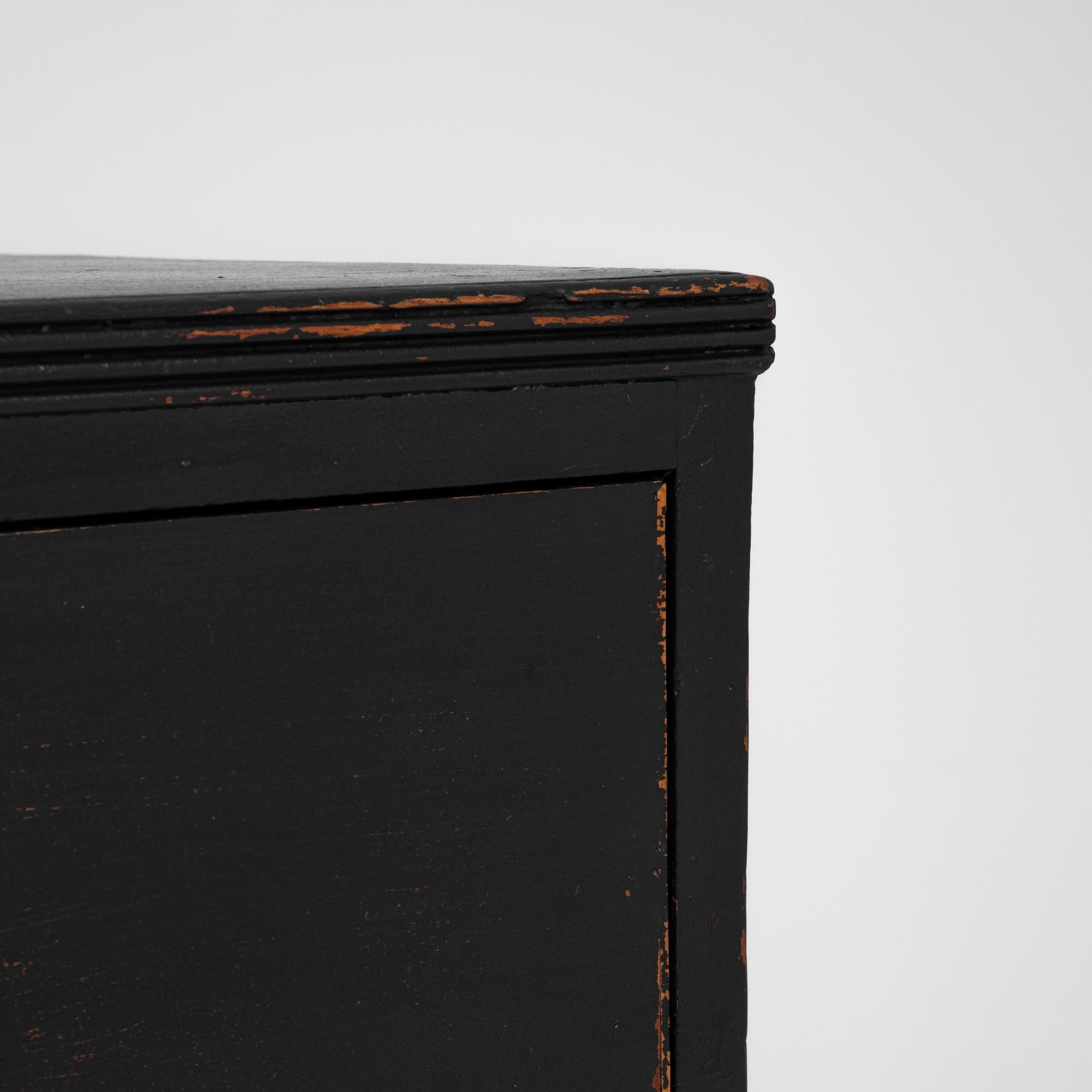 Cassettiera francese del 1900 in Wood Patinato Nero in vendita 4