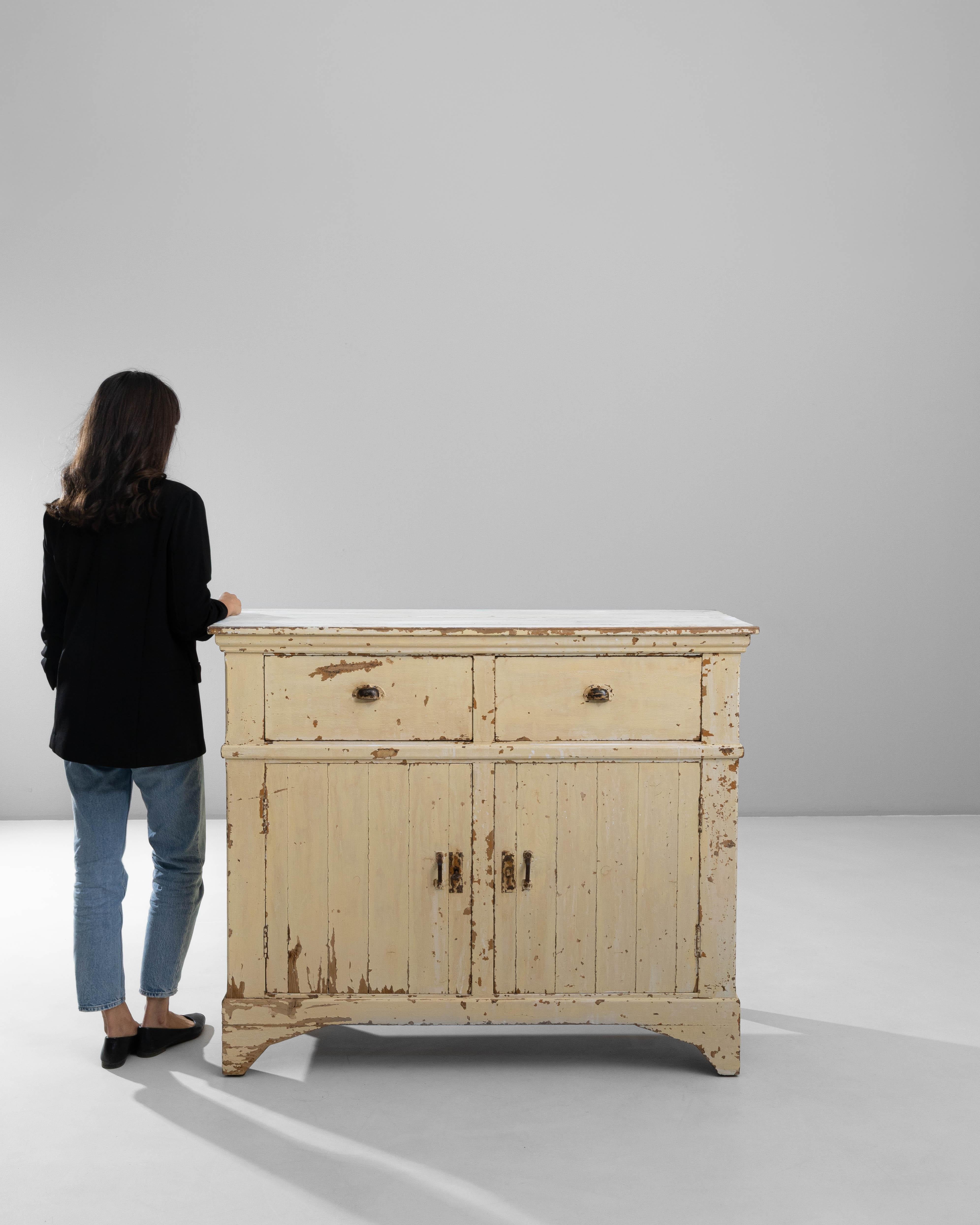 20ième siècle 1900s French Wood Patinated Buffet en vente