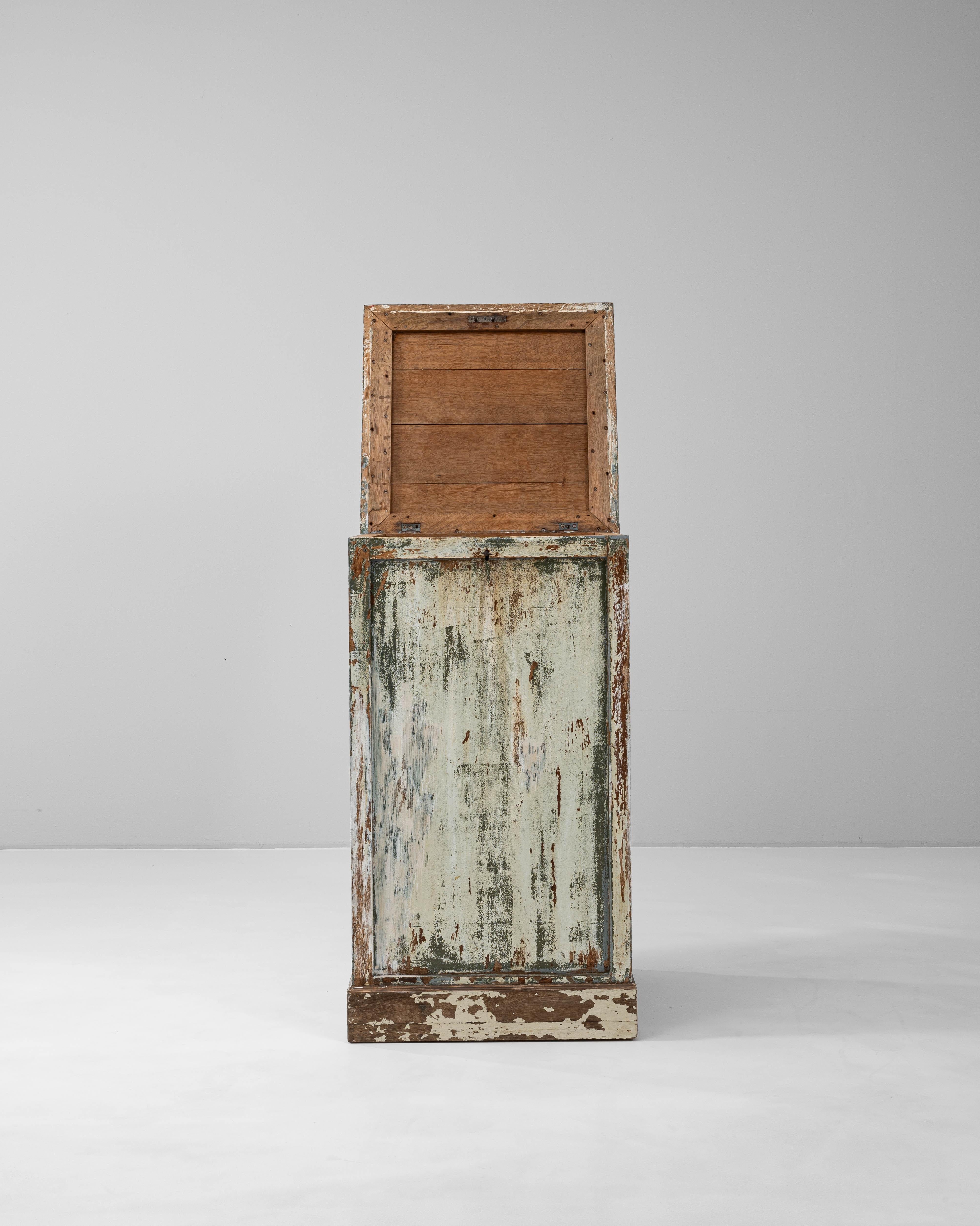 1900s French Wood Patinated Chest In Good Condition For Sale In High Point, NC