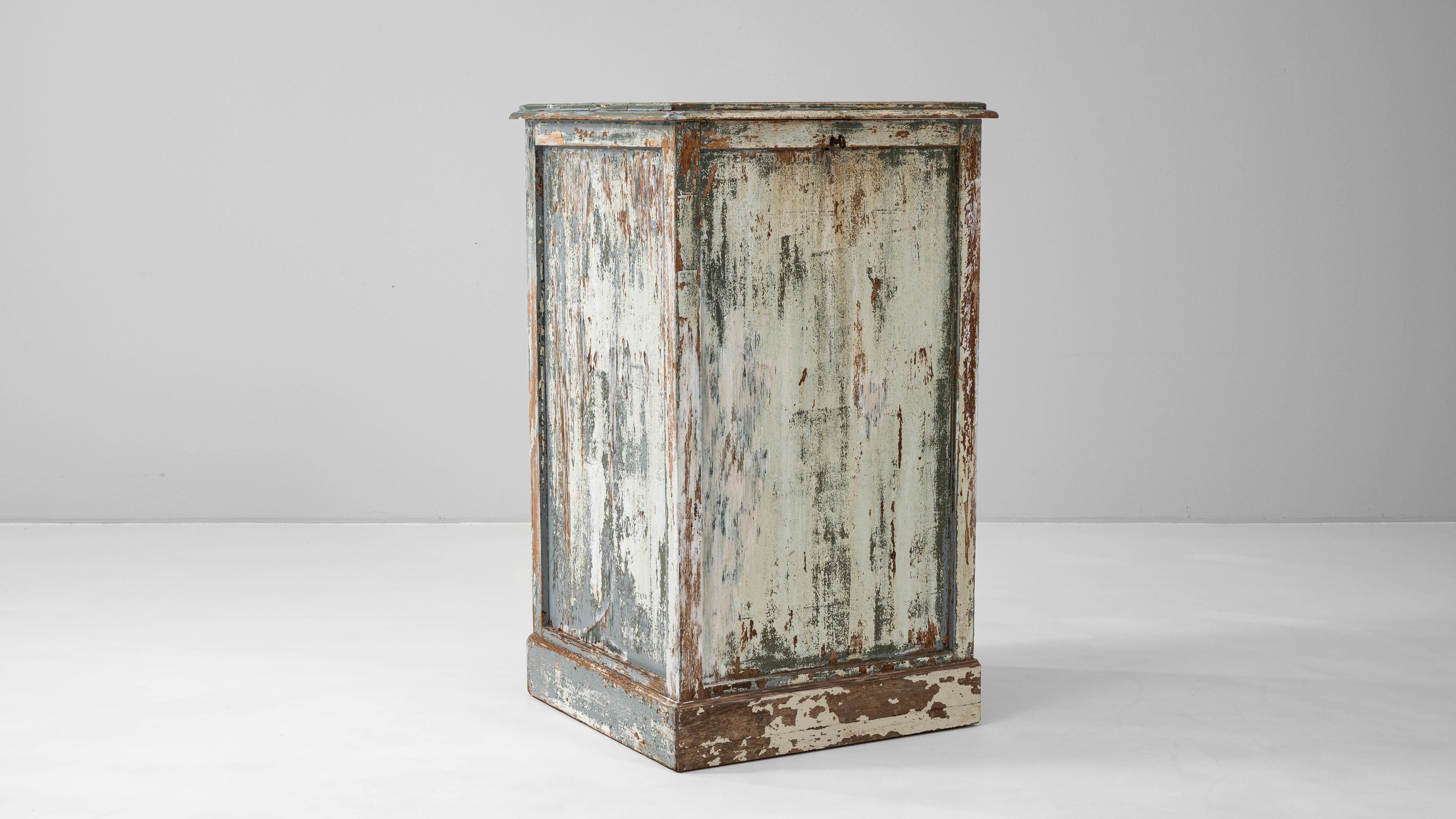 1900s French Wood Patinated Chest For Sale 5