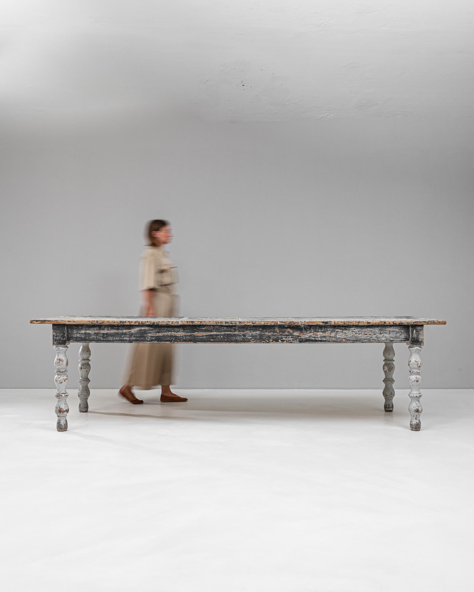 Français Table de salle à manger en bois patiné français des années 1900 en vente