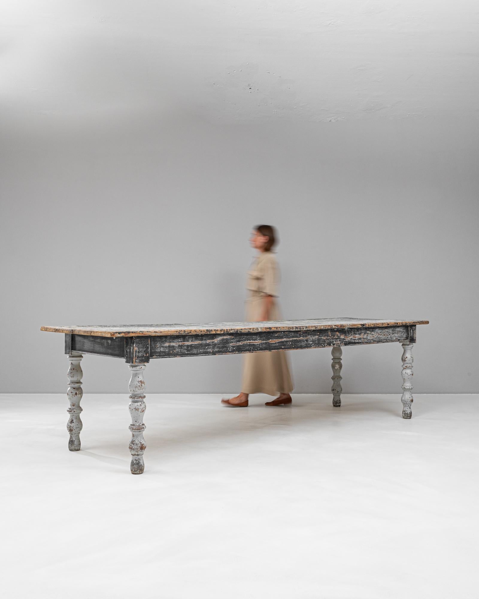 Table de salle à manger en bois patiné français des années 1900 Bon état - En vente à High Point, NC