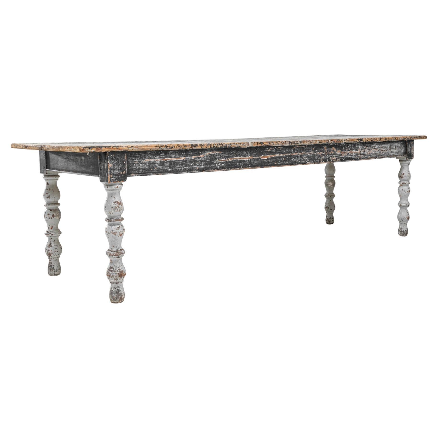 Table de salle à manger en bois patiné français des années 1900
