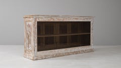 1900s Französisch Holz patiniert Display Theke Shop