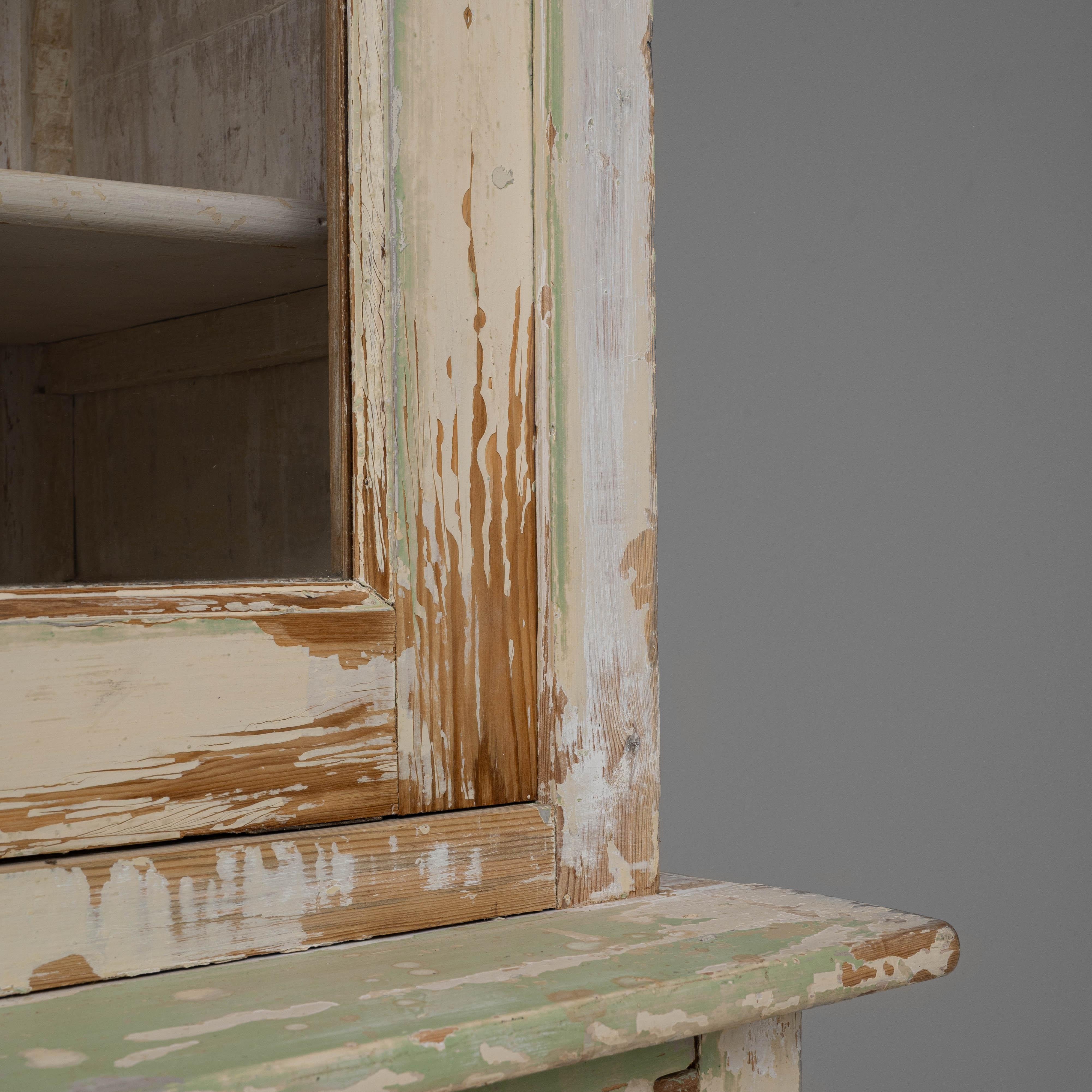 Vitrine à huit portes en bois patiné français des années 1900 en vente 6