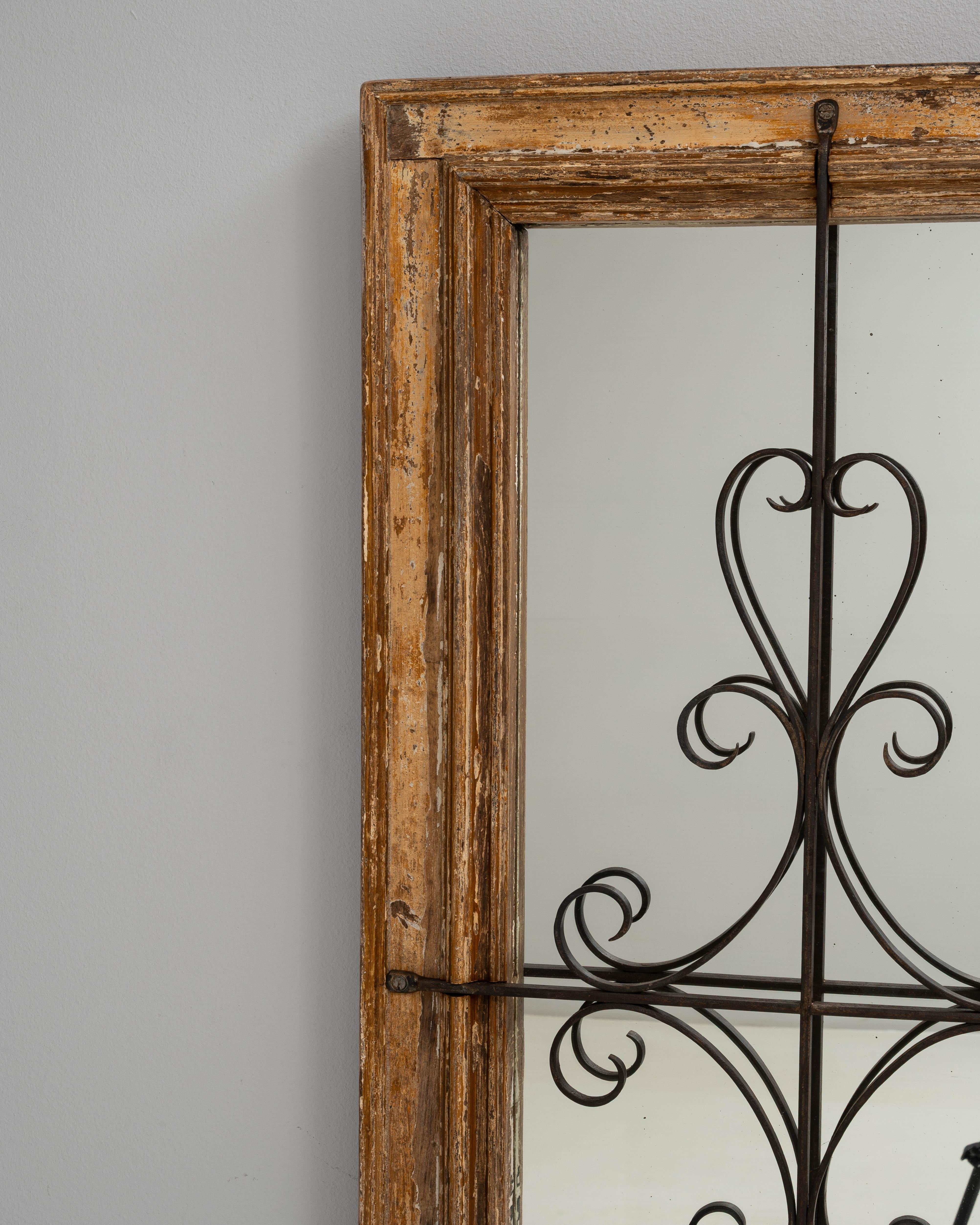Miroir 1900 en bois patiné avec détails en fer forgé en vente 1