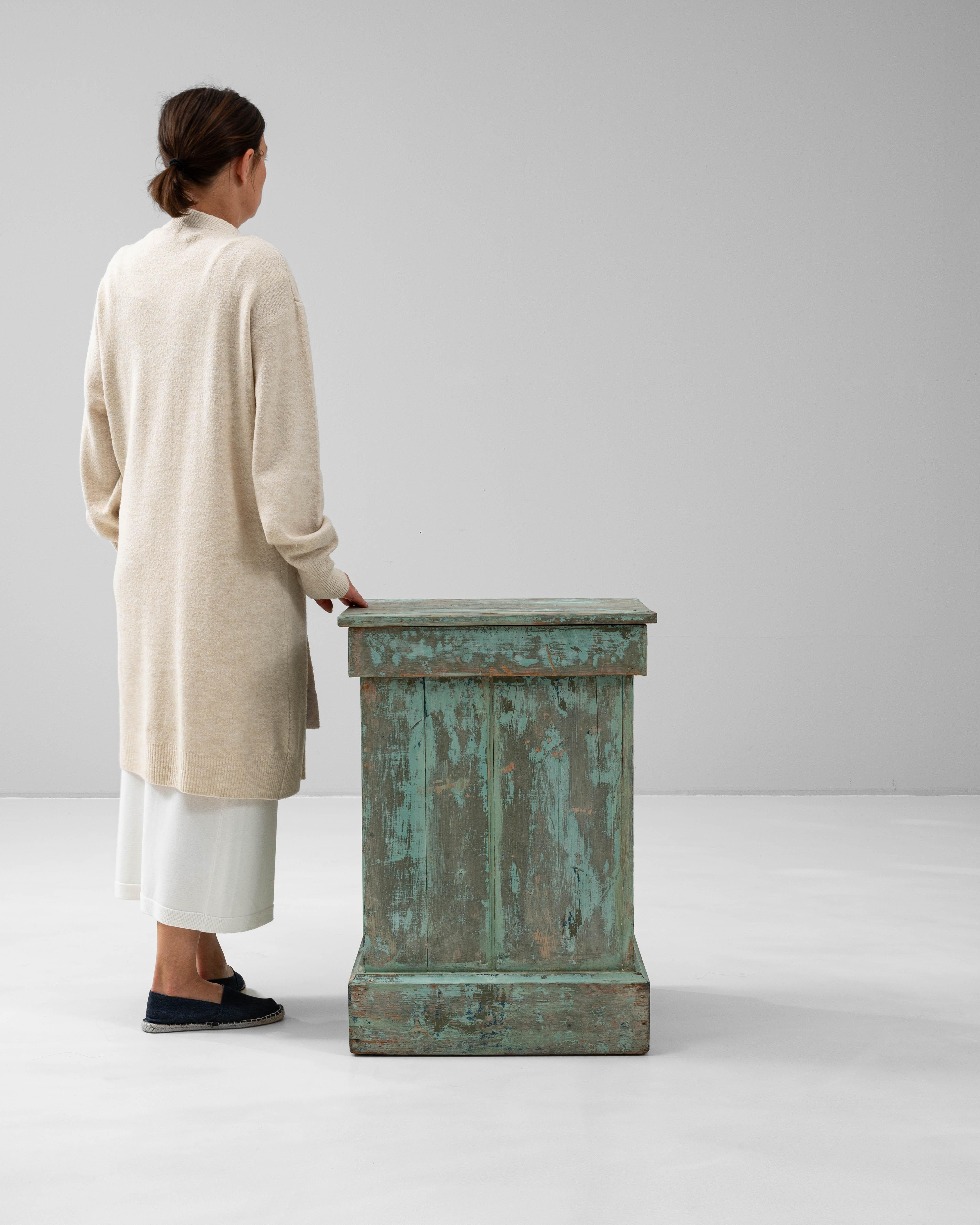 1900s French Wood Patinated Pedestal Francés en venta