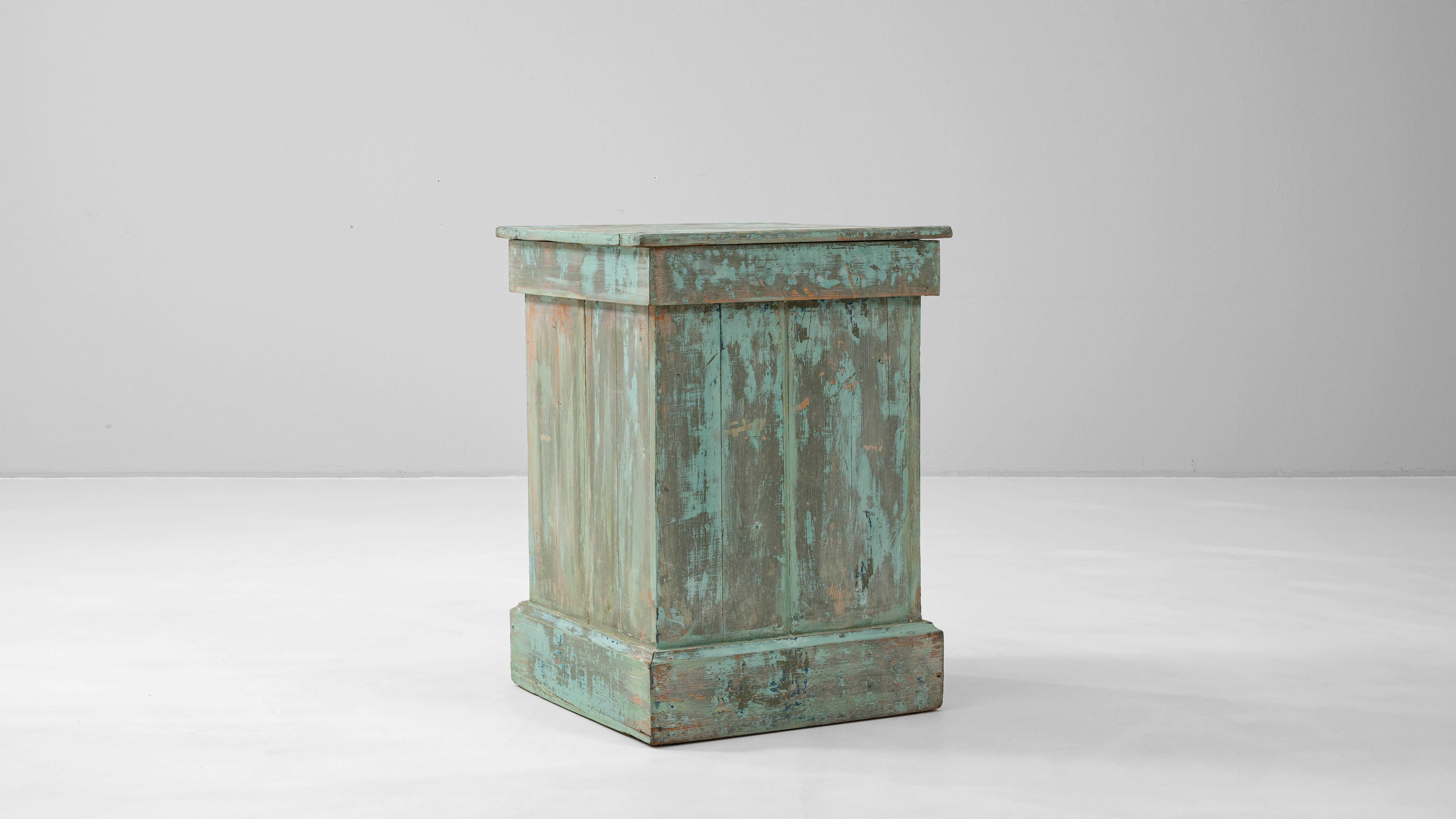 1900s French Wood Patinated Pedestal Madera en venta