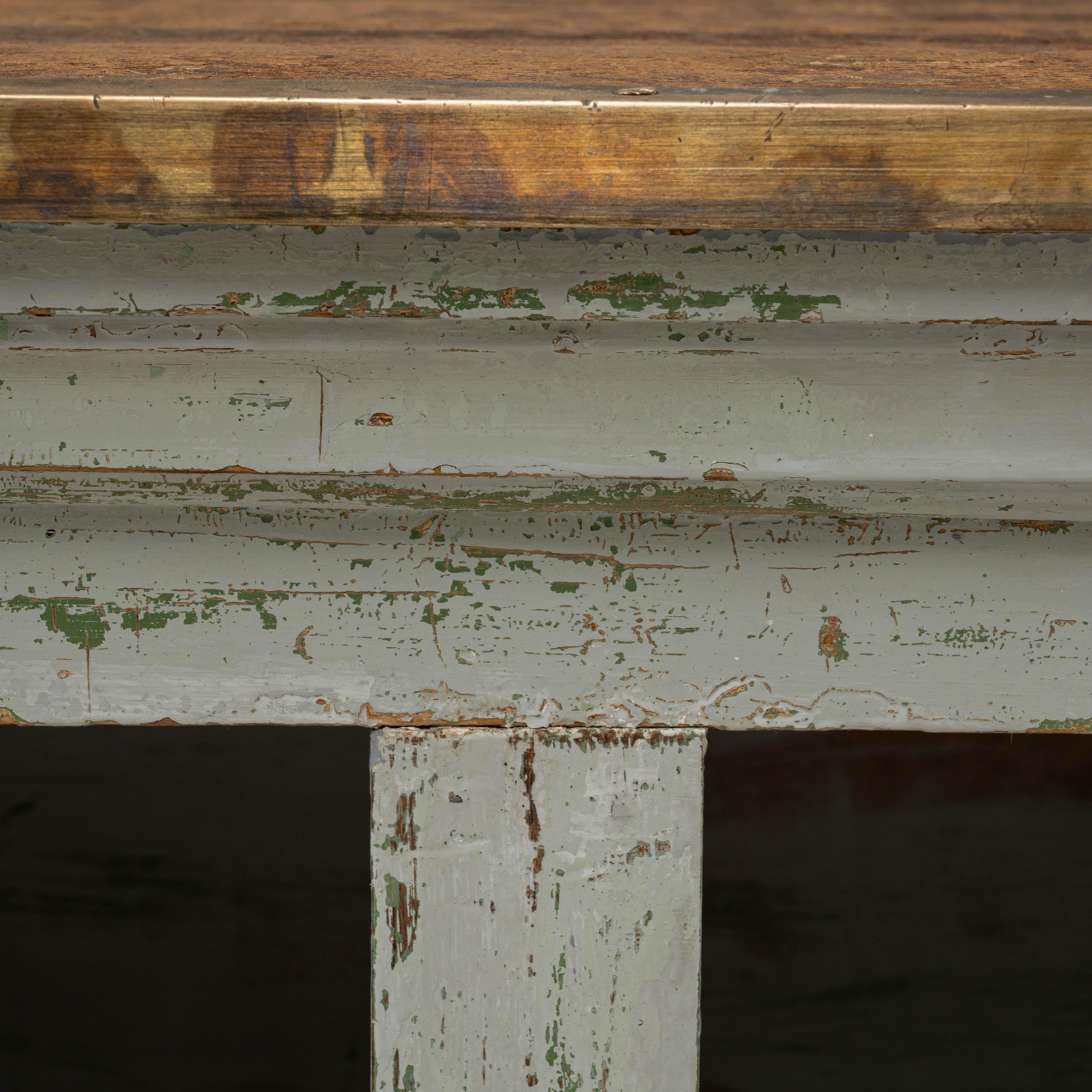 1900s French Wood Patinated Shop Counter with Open Storage en venta 4