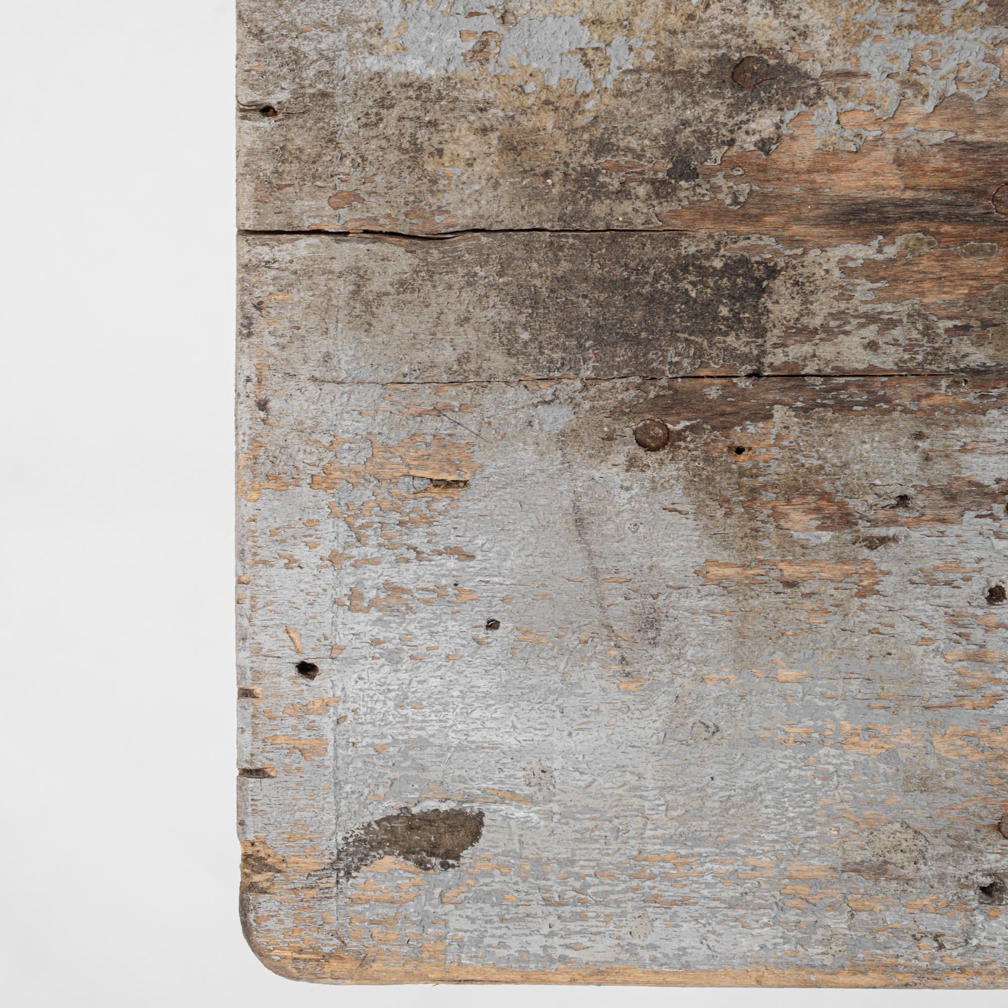 Mesa francesa de madera patinada de 1900 en venta 5