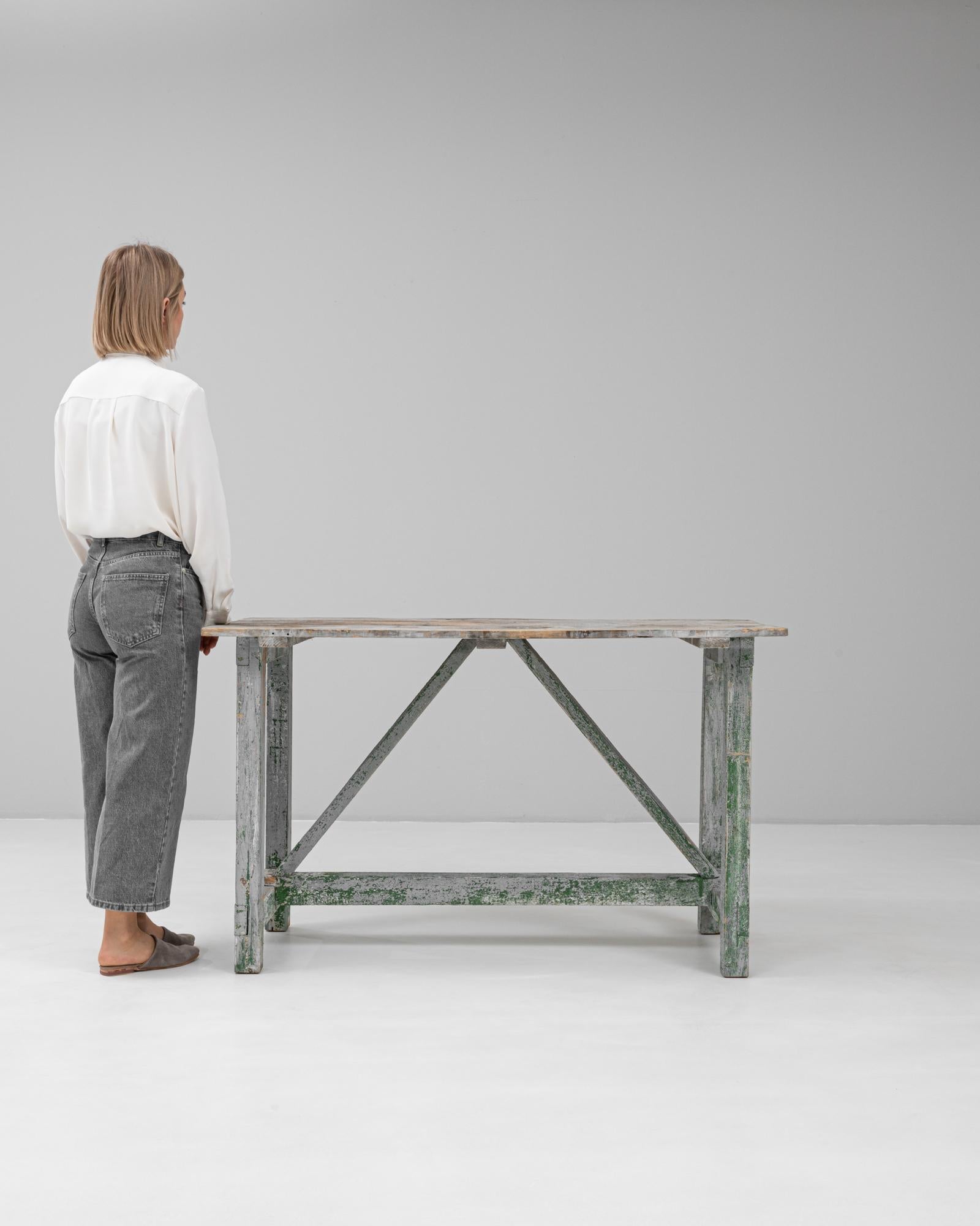 Mesa francesa de madera patinada de 1900 Francés en venta