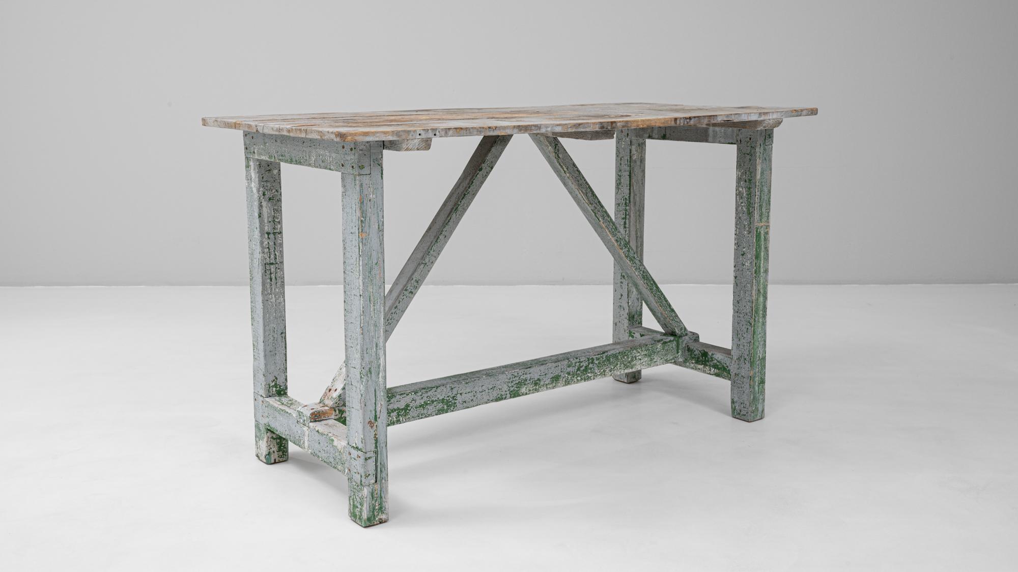 Mesa francesa de madera patinada de 1900 en venta 1