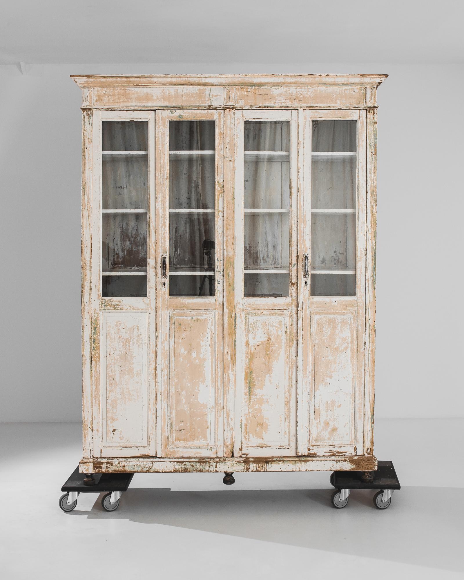 1900s French Wood Patinated Vitrine In Good Condition For Sale In High Point, NC