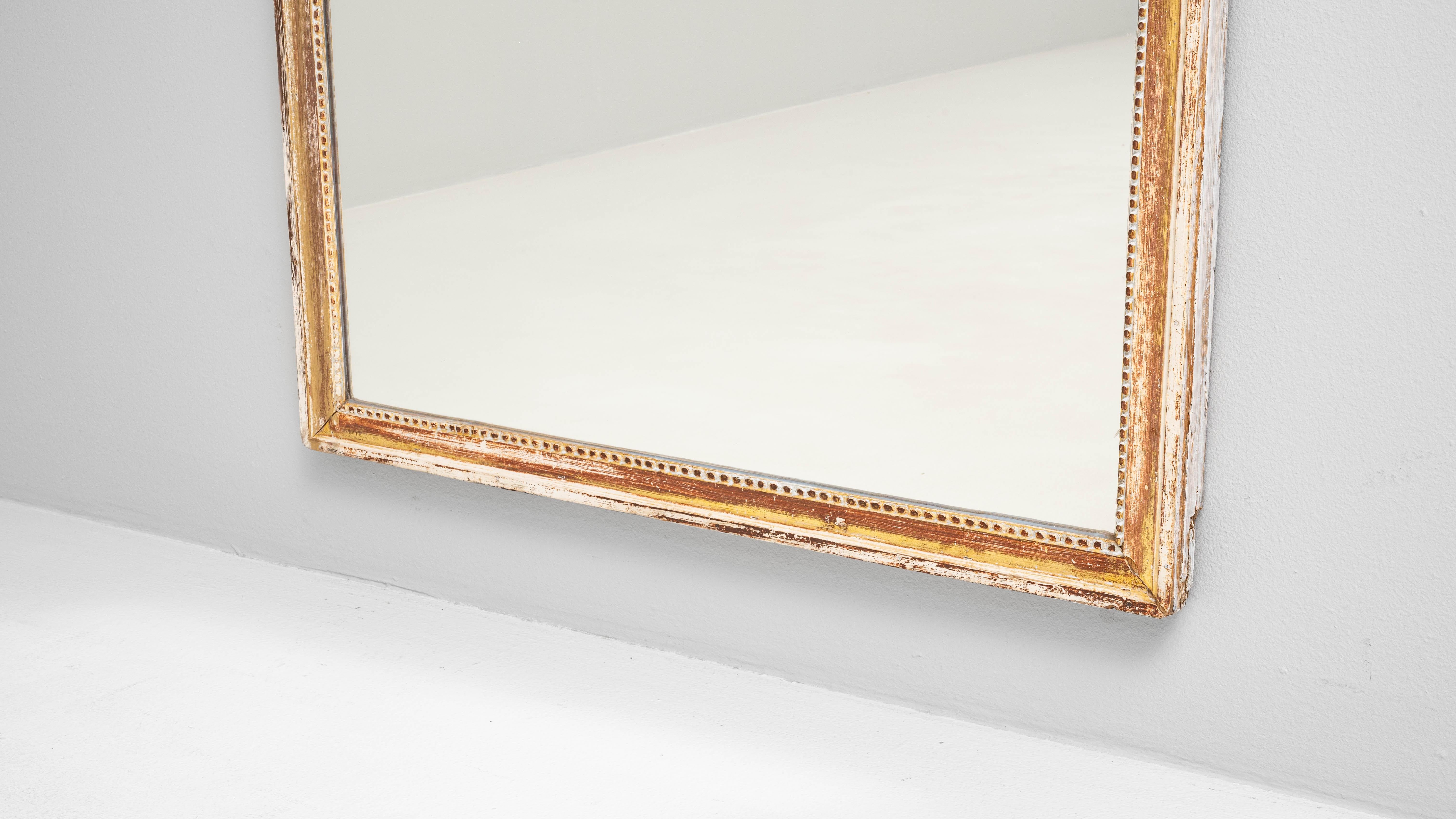 Specchio francese del 1900 in legno patinato bianco in vendita 1