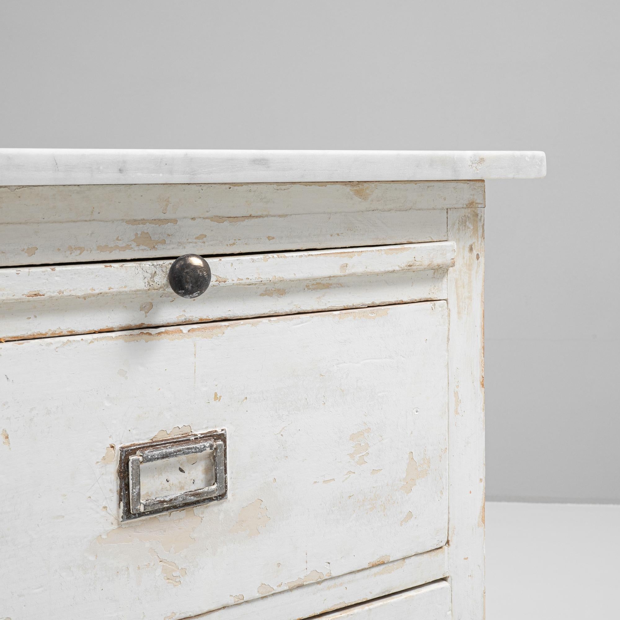 1900s French Wood White Patinated Shop Counter With Marble Top in vendita 4