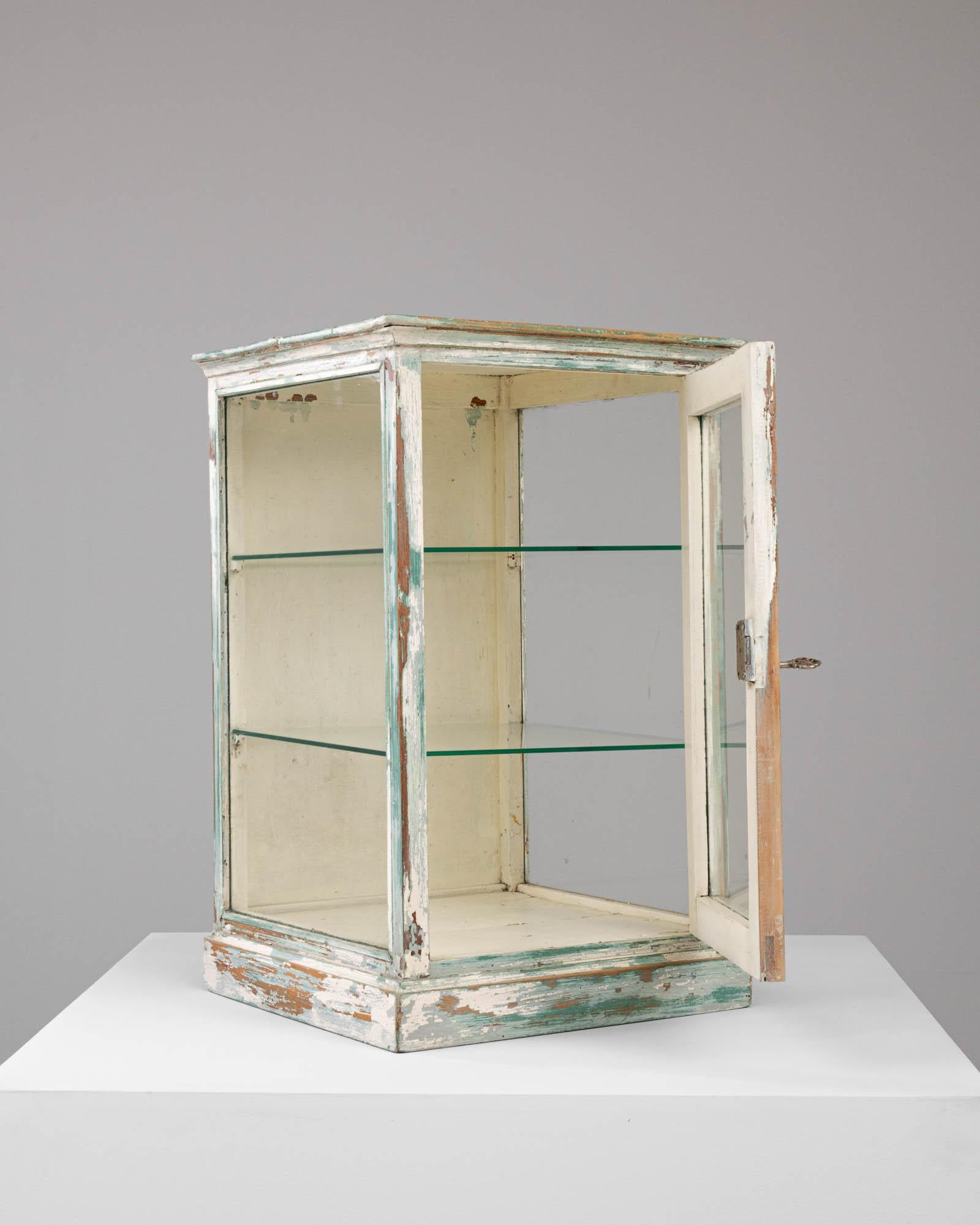 20th Century 1900s French Wood White Patinated Small Vitrine For Sale